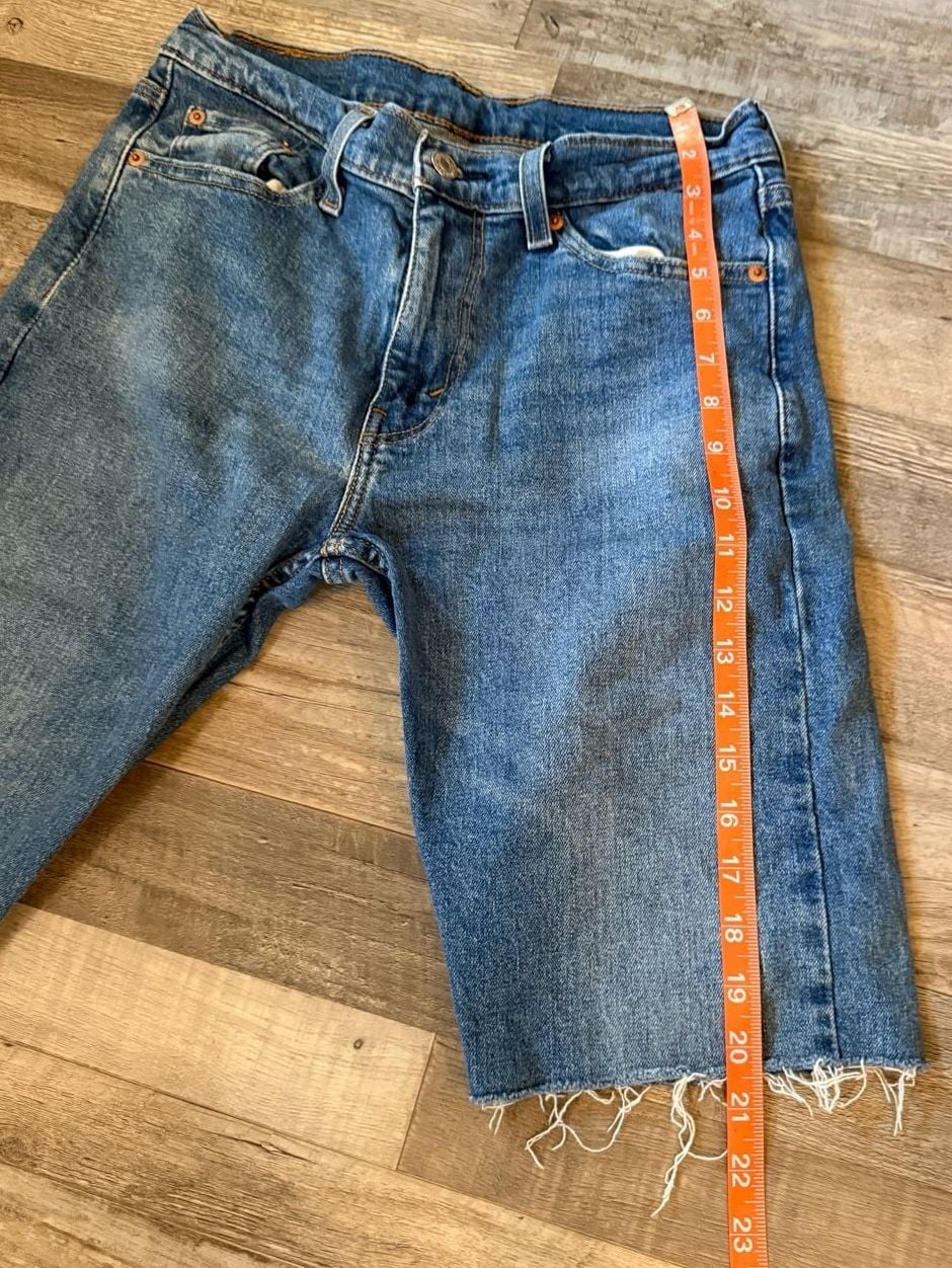 Levi's Men's Medium Blue Cutoff Denim Shorts with Frayed Hem size W30 6