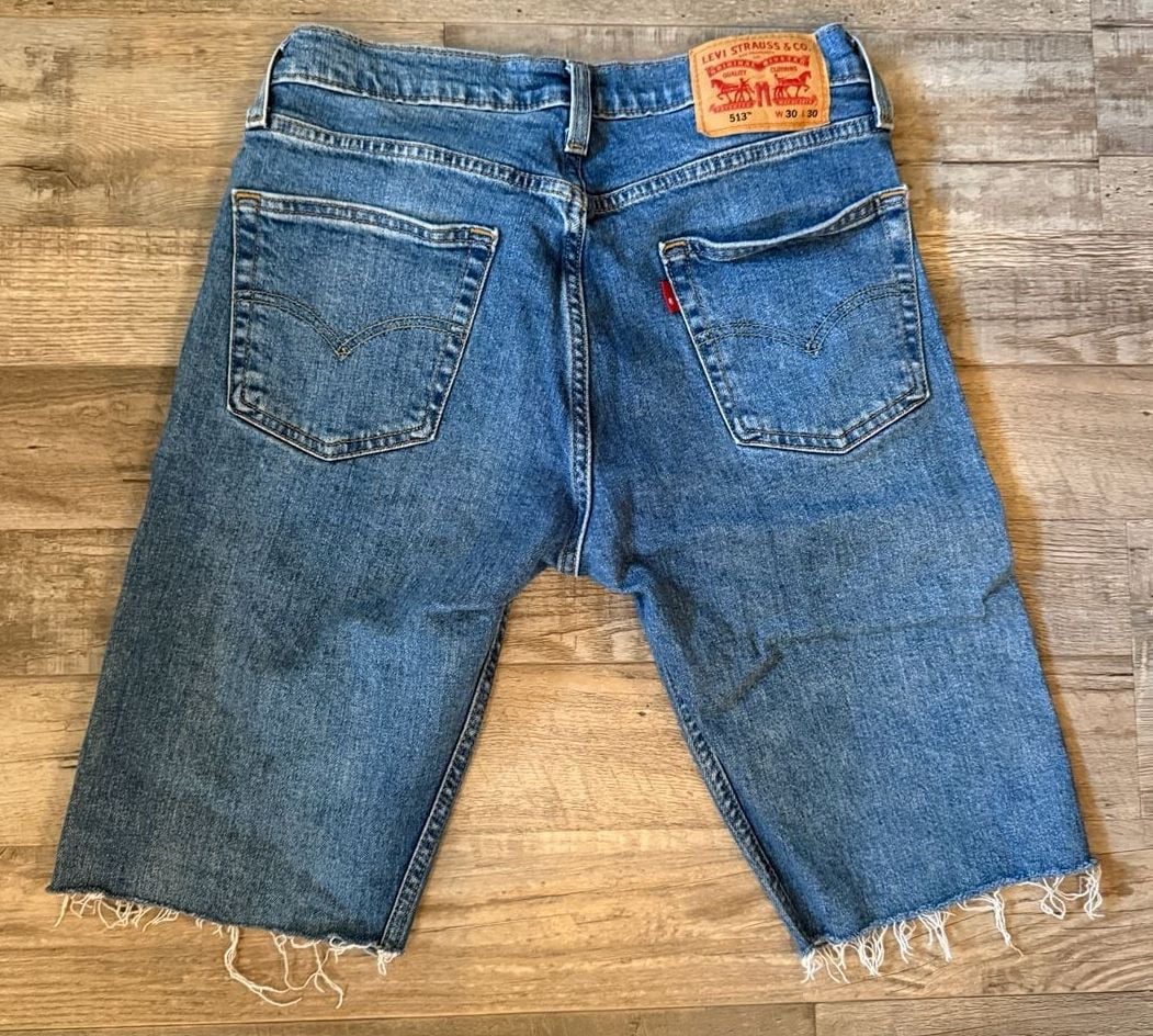 Levi's Men's Medium Blue Cutoff Denim Shorts with Frayed Hem size W30 8