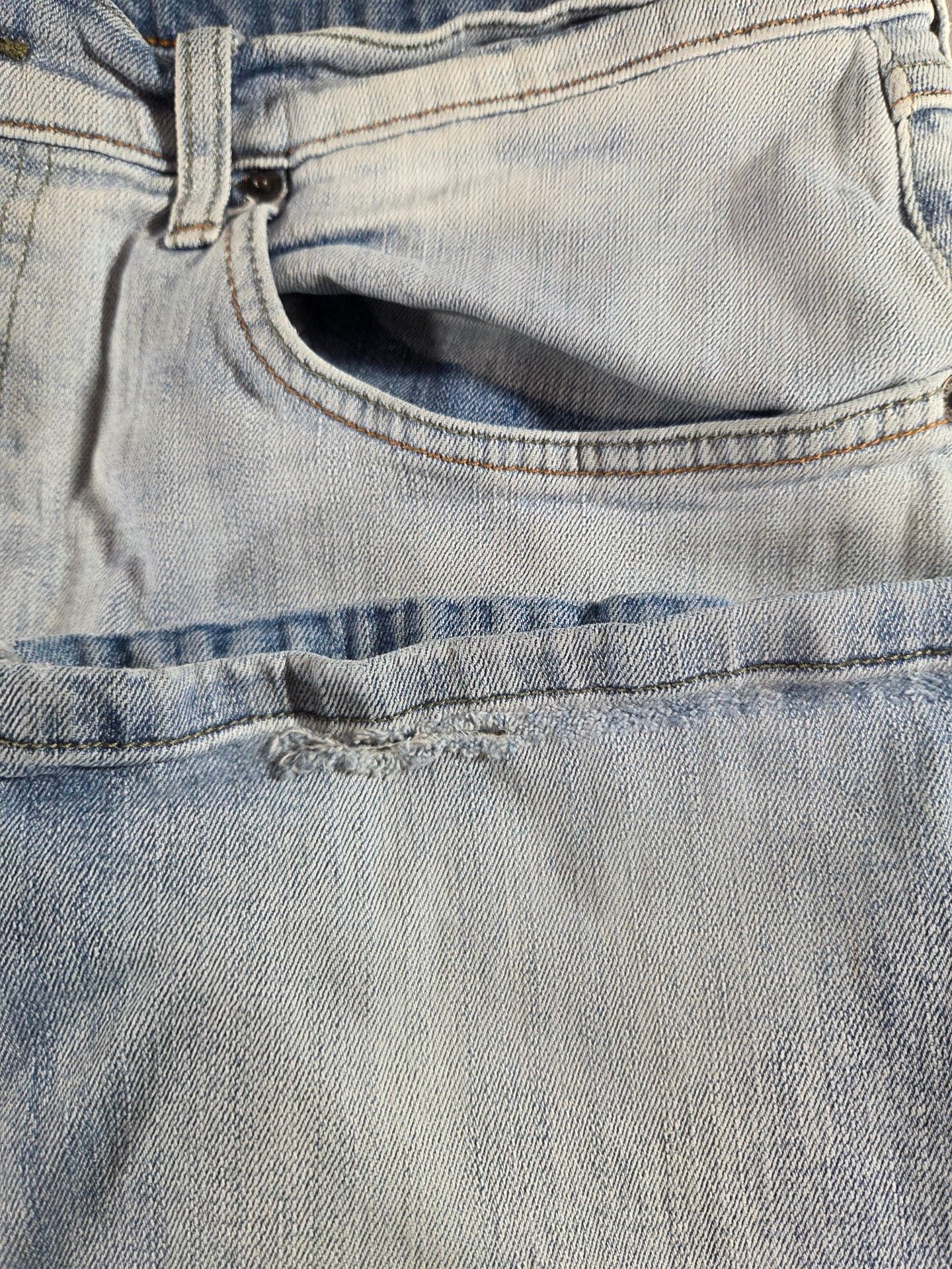 Wrangler Athletic Fit Jeans Light Wash Blue Denim 7