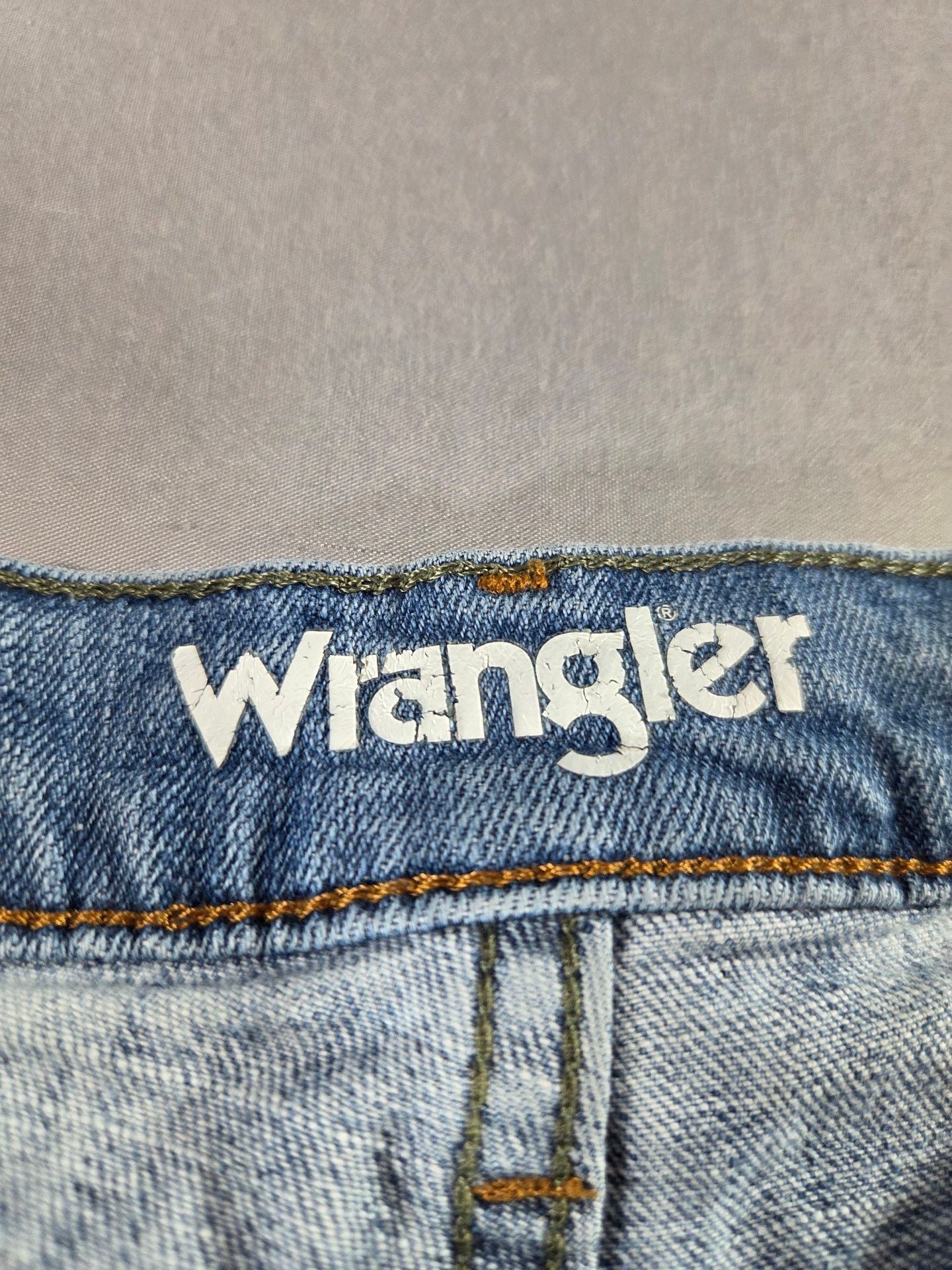 Wrangler Athletic Fit Jeans Light Wash Blue Denim 8