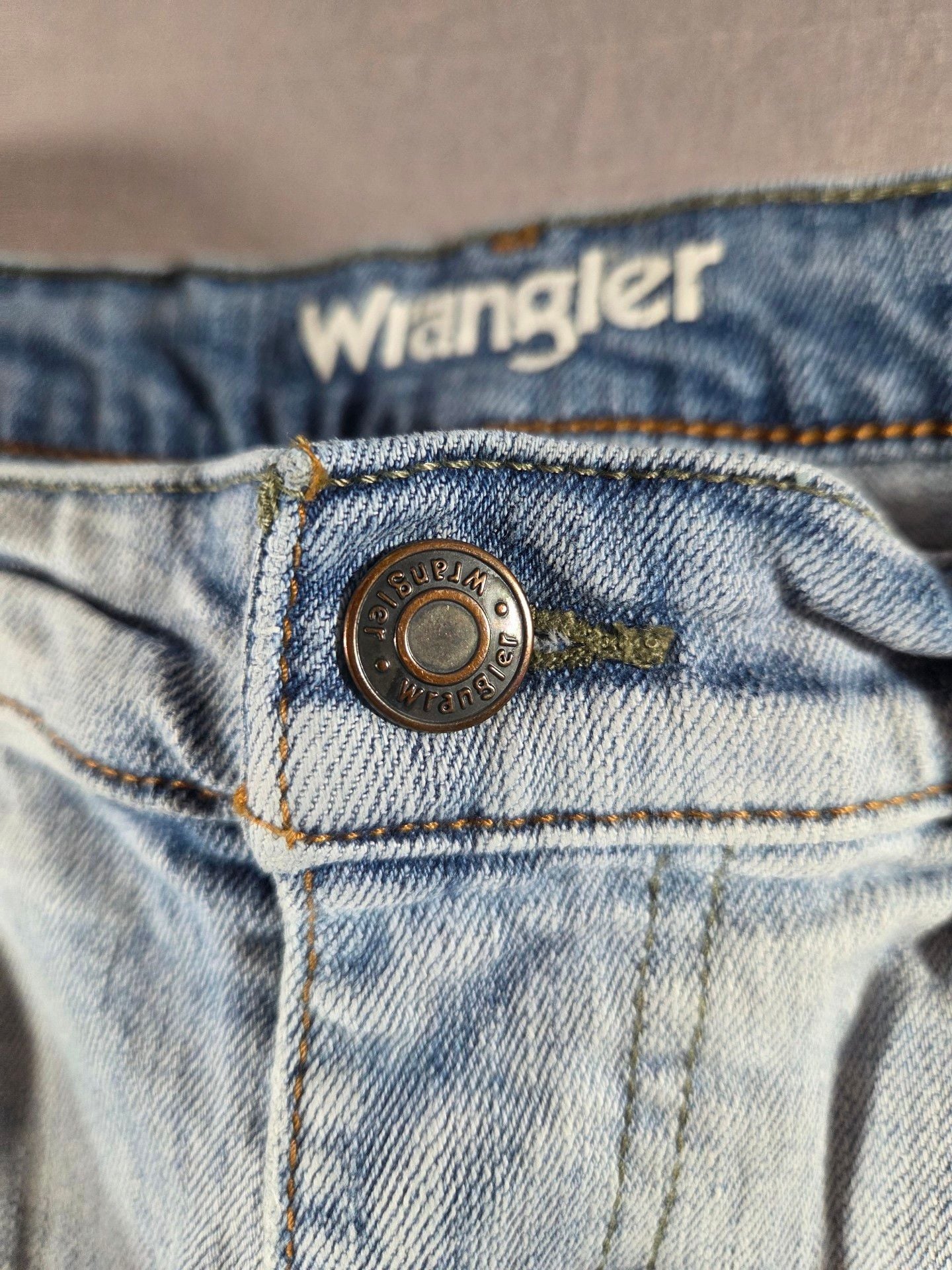 Wrangler Athletic Fit Jeans Light Wash Blue Denim 10