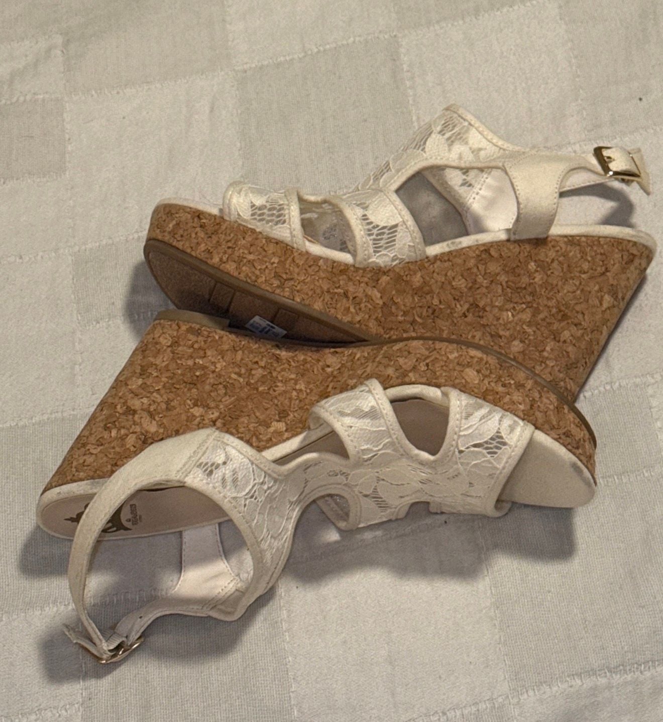 Fergalicious Wedge Sandals Cream Lace Cork Platform Peep Toe 7
