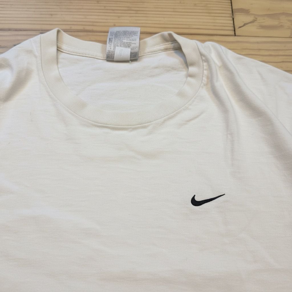Nike Minimalist Swoosh T-Shirt Size M Beige Embroidered Logo 3
