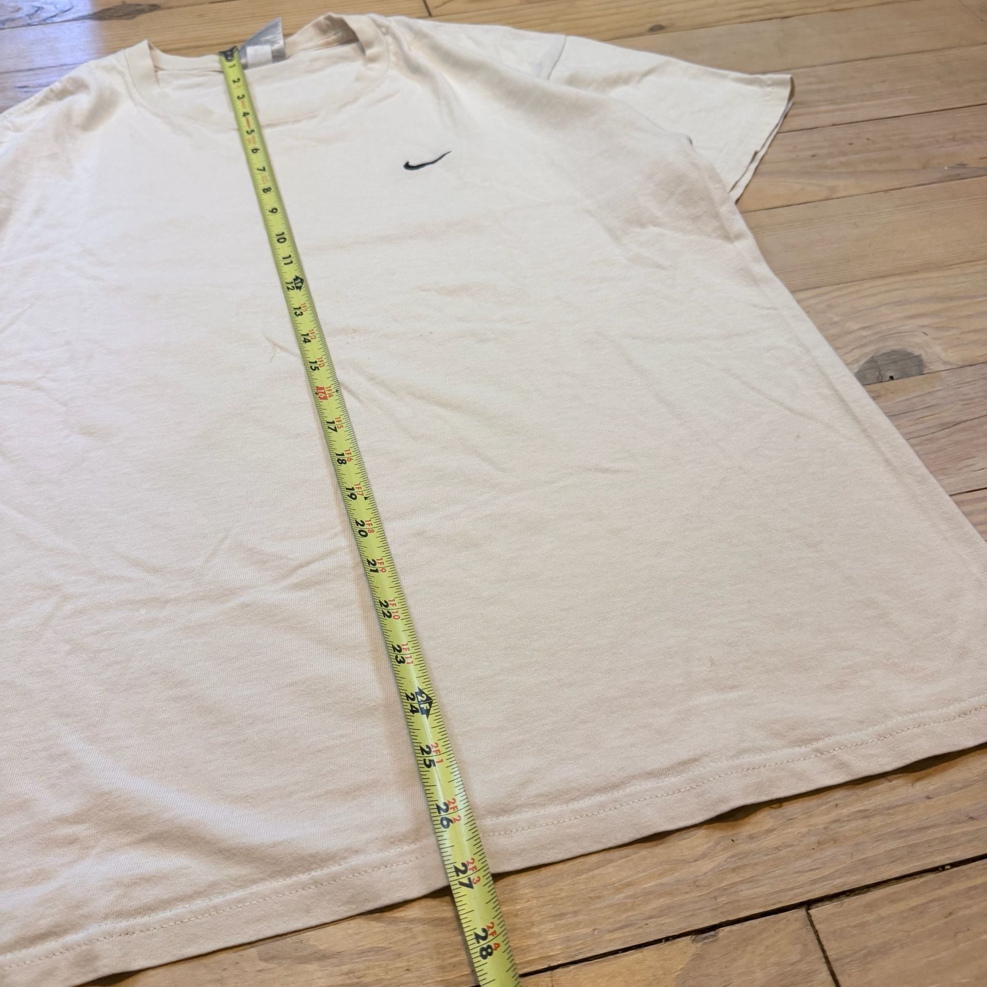 Nike Minimalist Swoosh T-Shirt Size M Beige Embroidered Logo 5