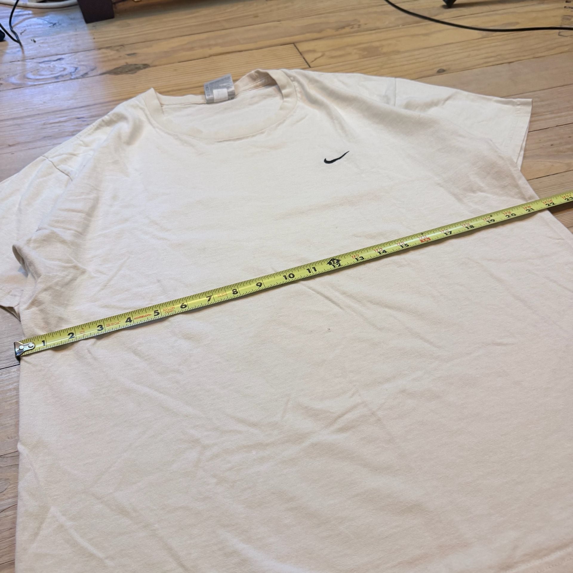 Nike Minimalist Swoosh T-Shirt Size M Beige Embroidered Logo 6