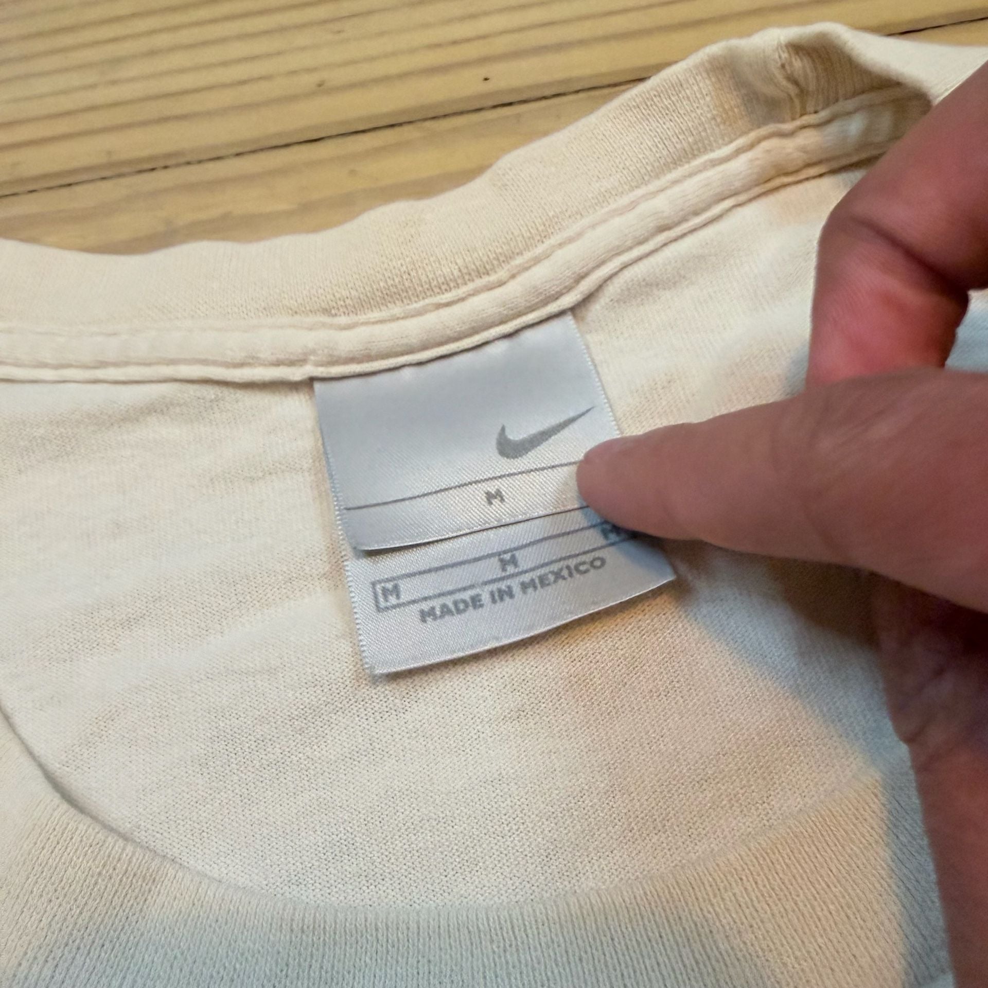 Nike Minimalist Swoosh T-Shirt Size M Beige Embroidered Logo 7
