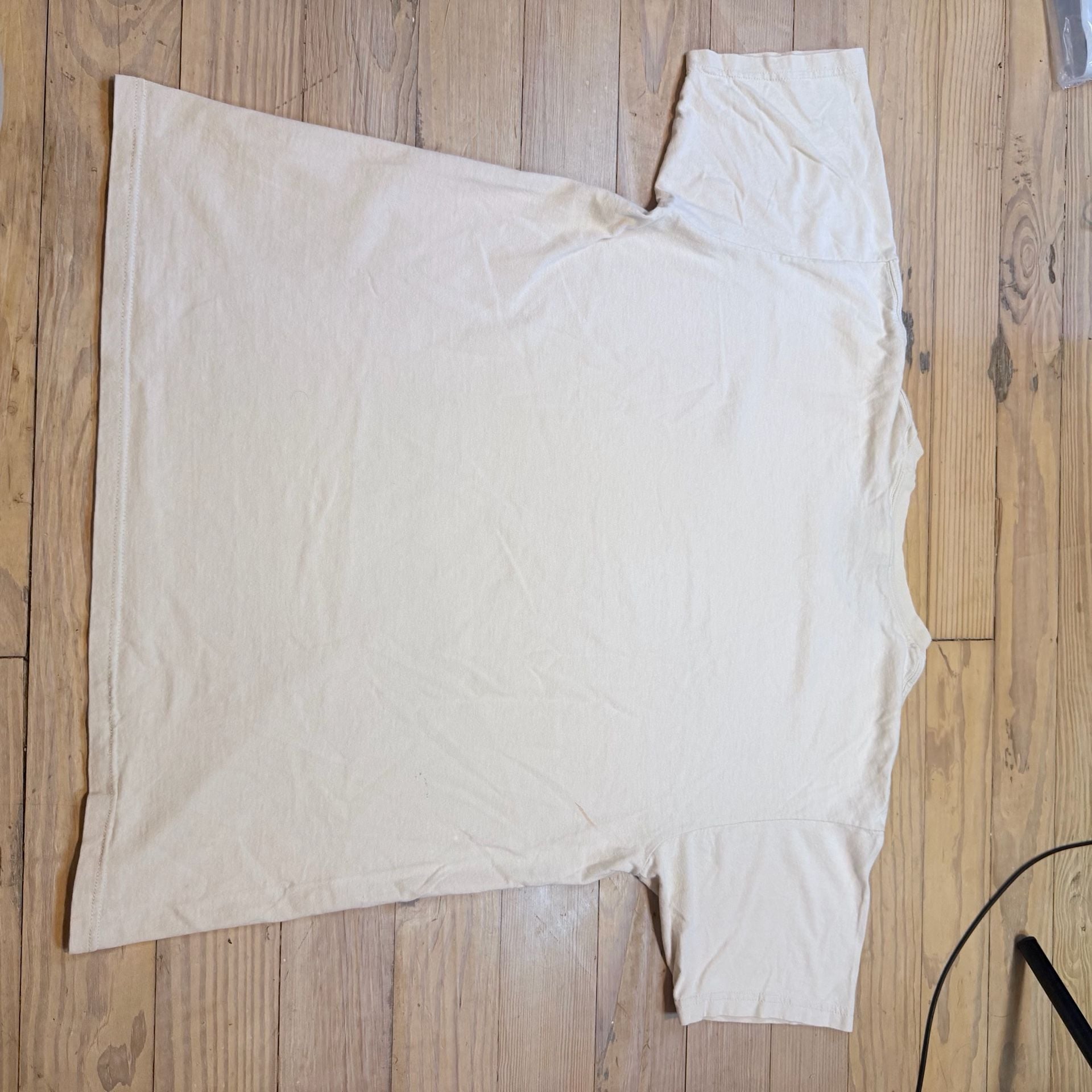 Nike Minimalist Swoosh T-Shirt Size M Beige Embroidered Logo 8