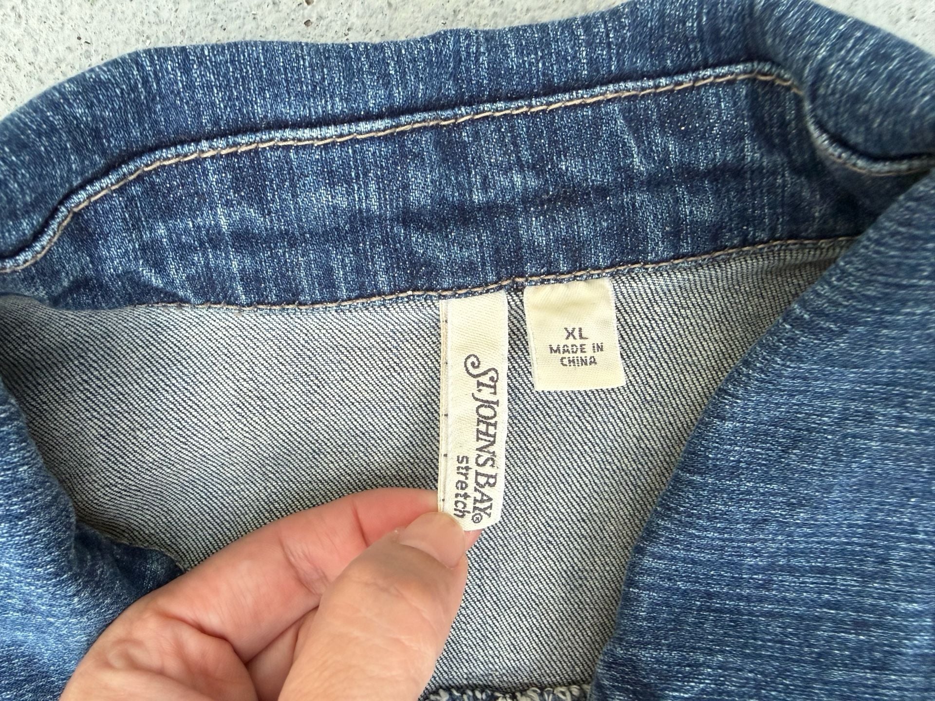 St. John's Bay Denim Jacket Size XL Blue Stretch Button Up 4