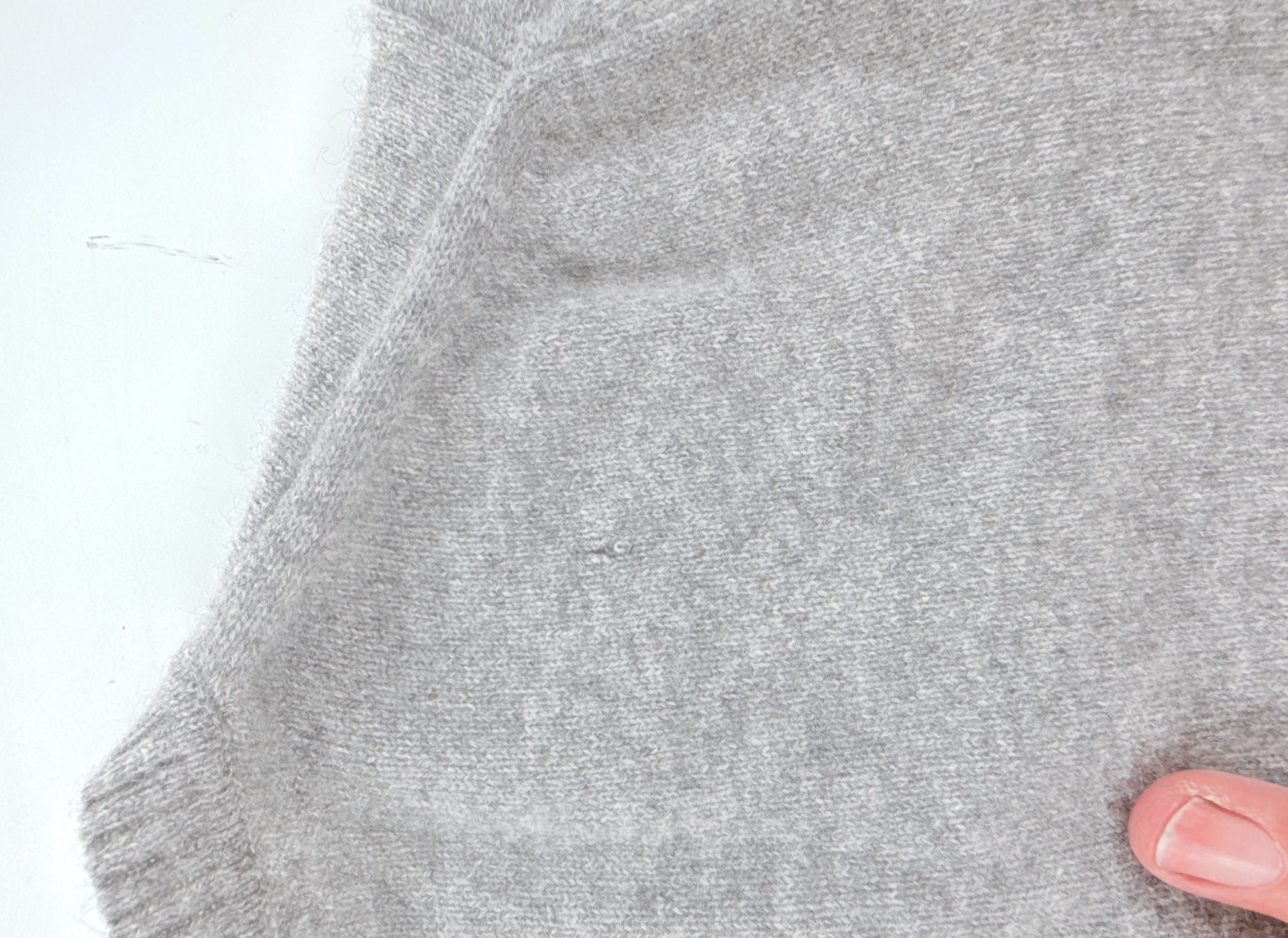 Barneys New York V-Neck Cashmere Sweater Gray 8