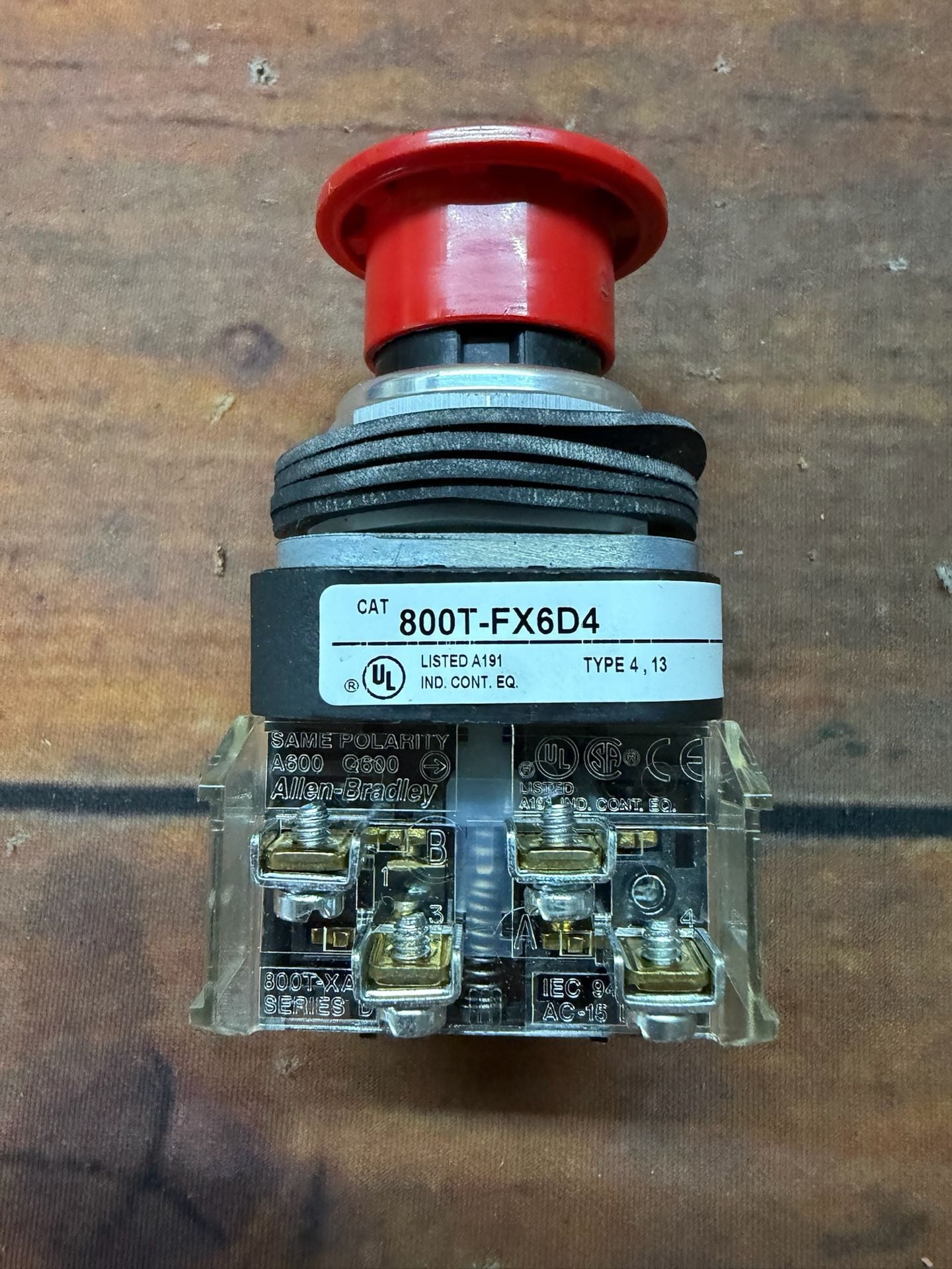 Allen-Bradley 800T-FX6D4 30mm Emergency Stop Push-Pull Switch 1