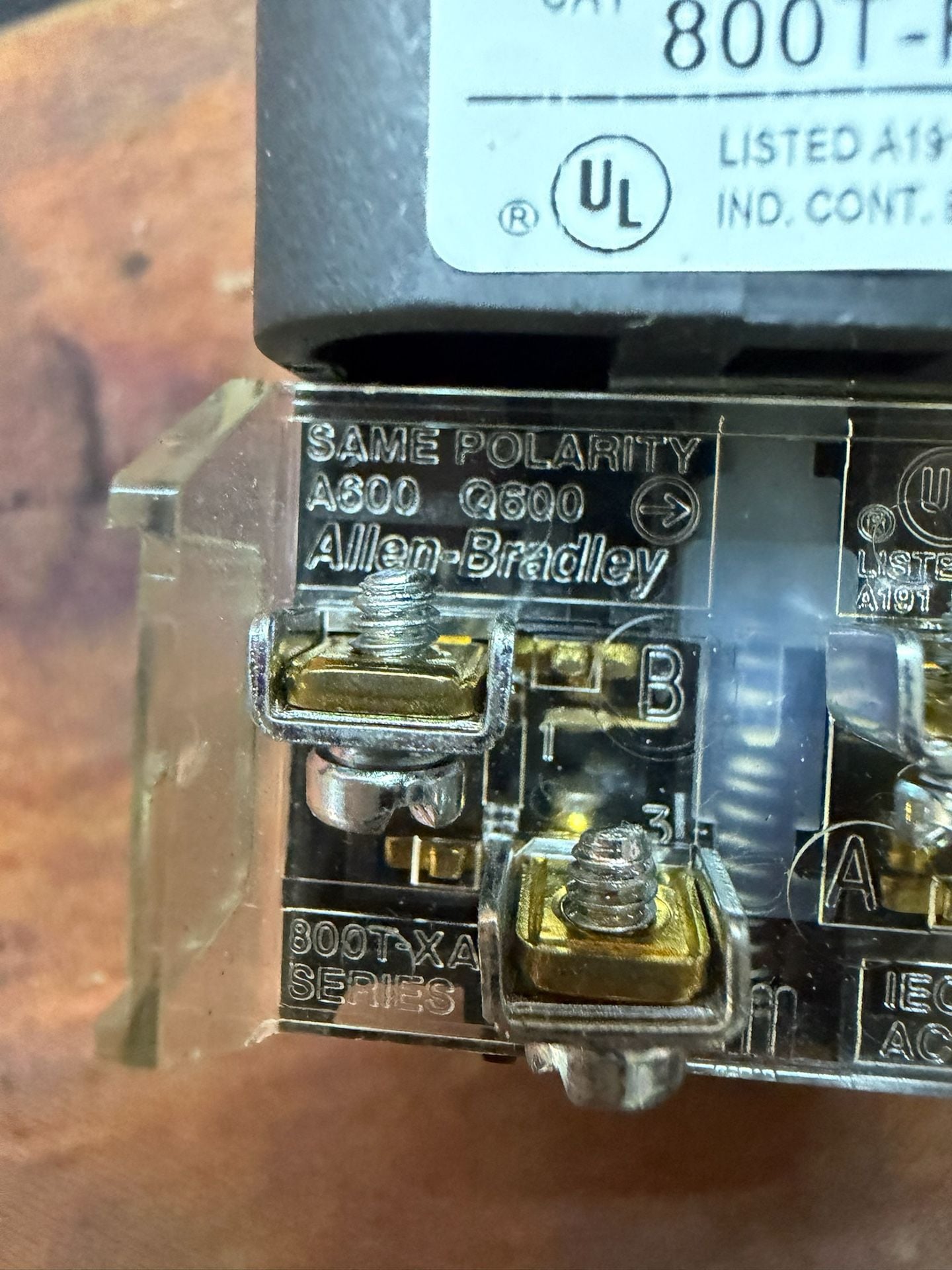 Allen-Bradley 800T-FX6D4 30mm Emergency Stop Push-Pull Switch 2