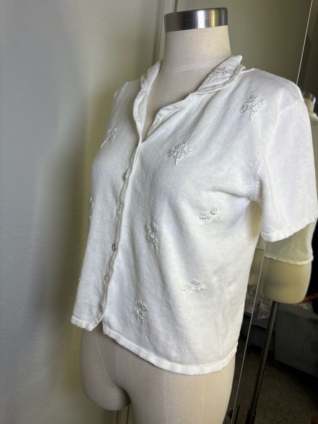 Koret Embroidered Cardigan Sweater White Floral Button Up Top 7