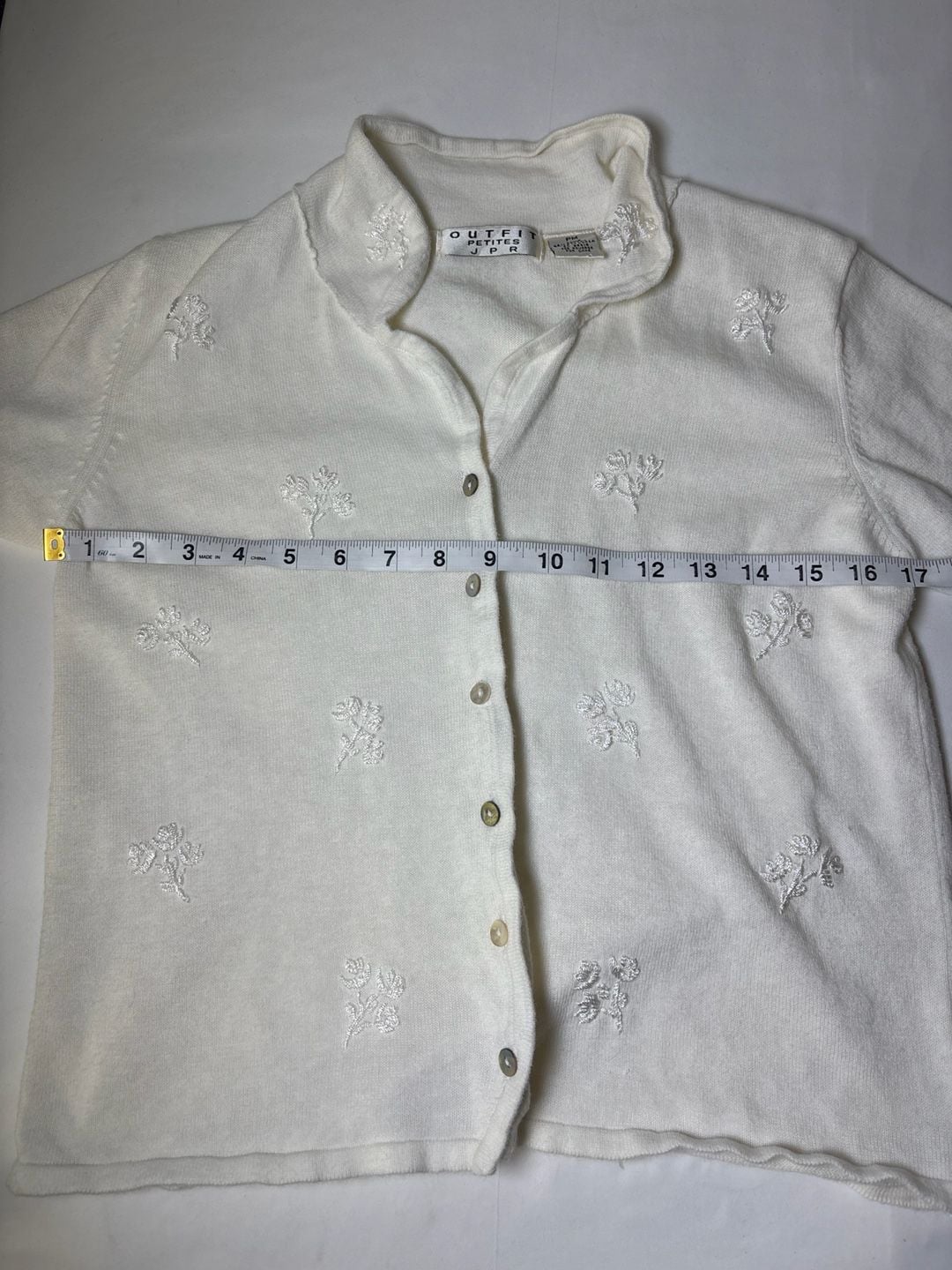Koret Embroidered Cardigan Sweater White Floral Button Up Top 9