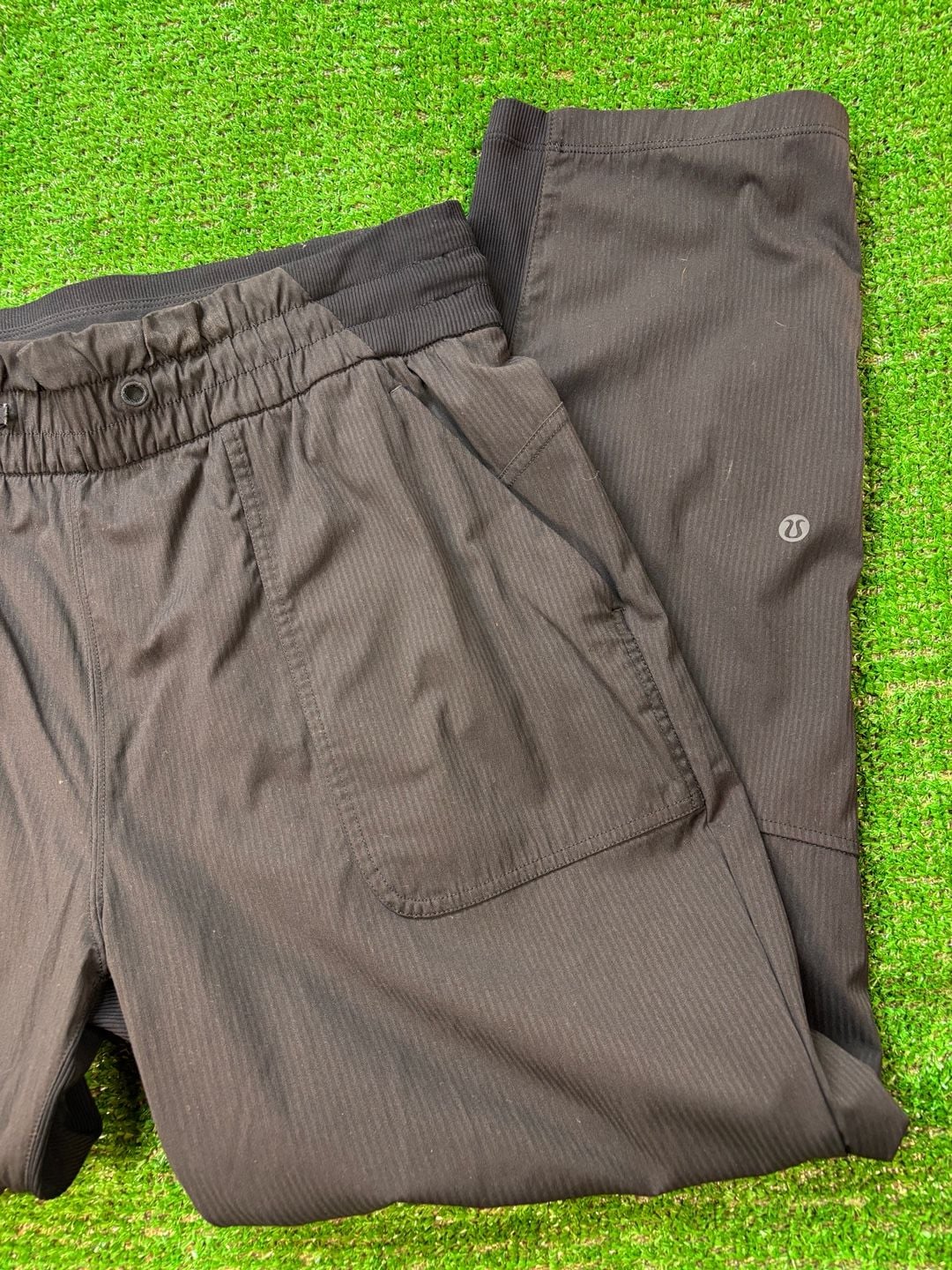 Lululemon Beyond The Studio Pant Size 8 Black Pinstripe Joggers 8