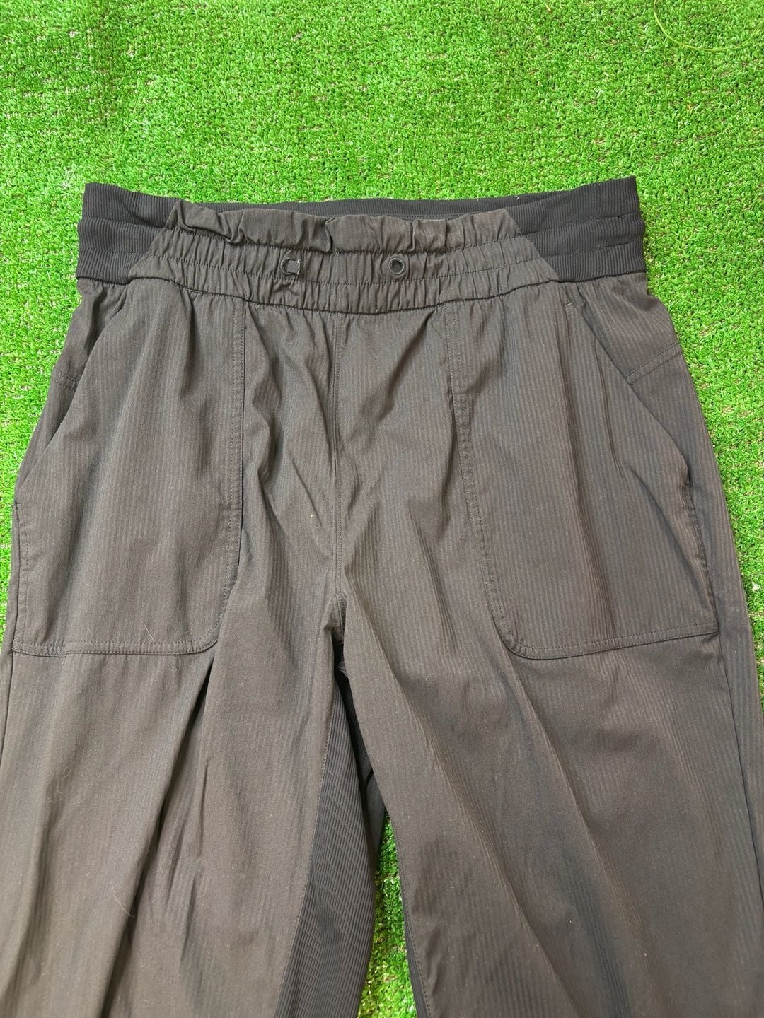 Lululemon Beyond The Studio Pant Size 8 Black Pinstripe Joggers 12