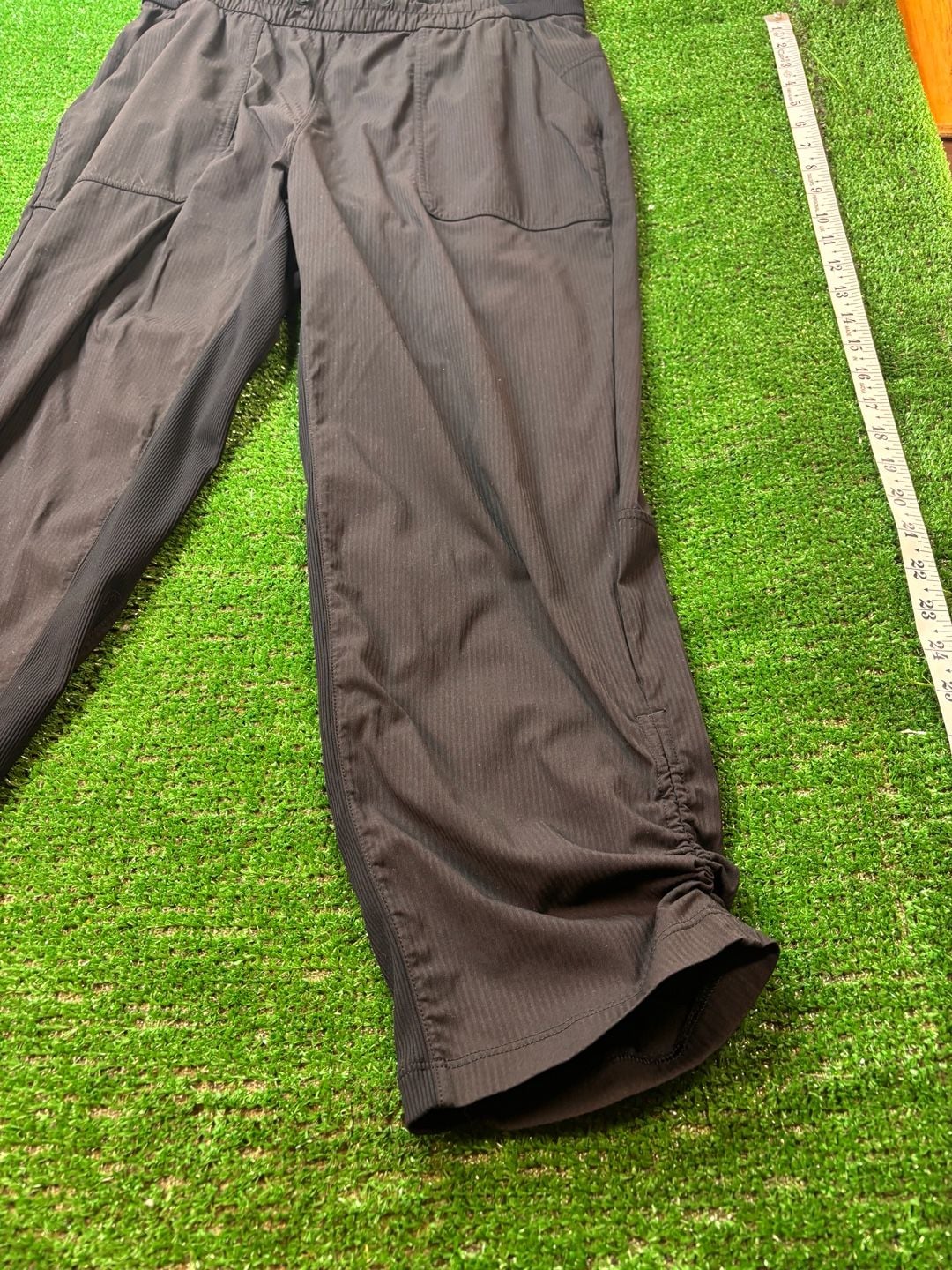 Lululemon Beyond The Studio Pant Size 8 Black Pinstripe Joggers 14