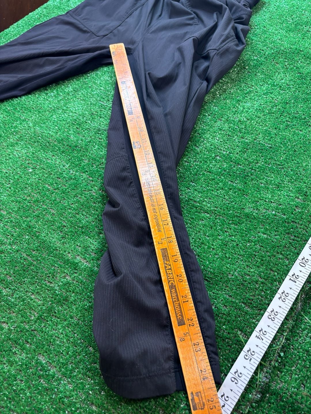 Lululemon Beyond The Studio Pant Size 8 Black Pinstripe Joggers 16