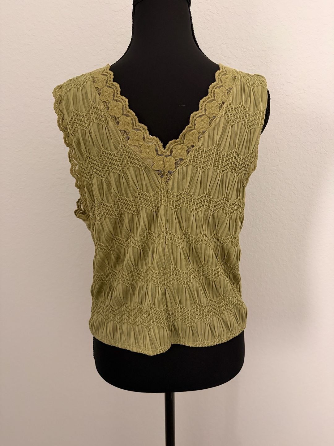 Willow & Root Top Size L Olive Green Lace 3