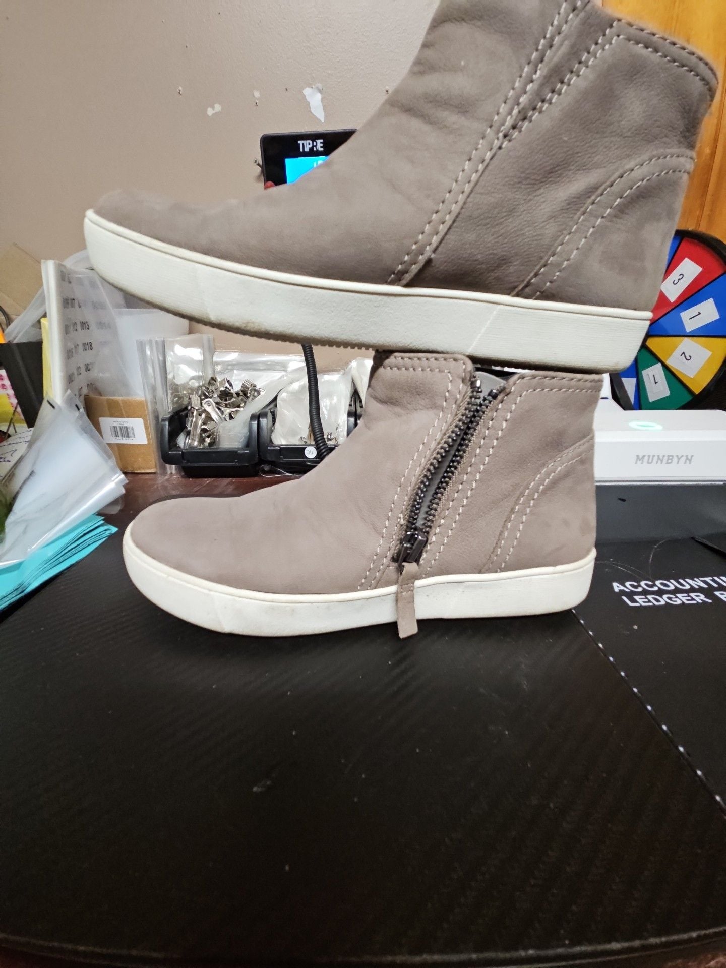 Naturalizer Miranda Size 5M Grey Leather Booties 5