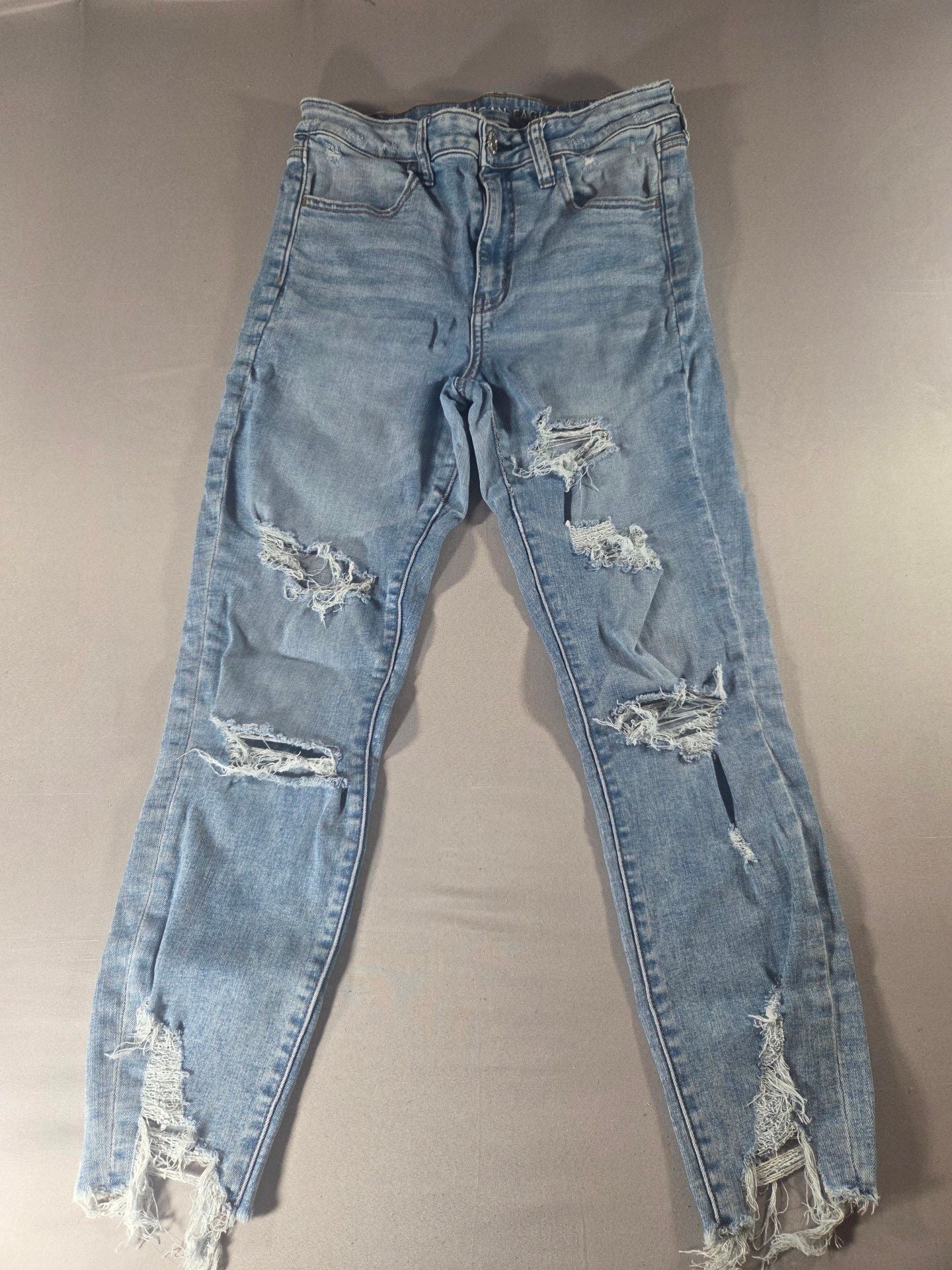 American Eagle Distressed Jeans 2