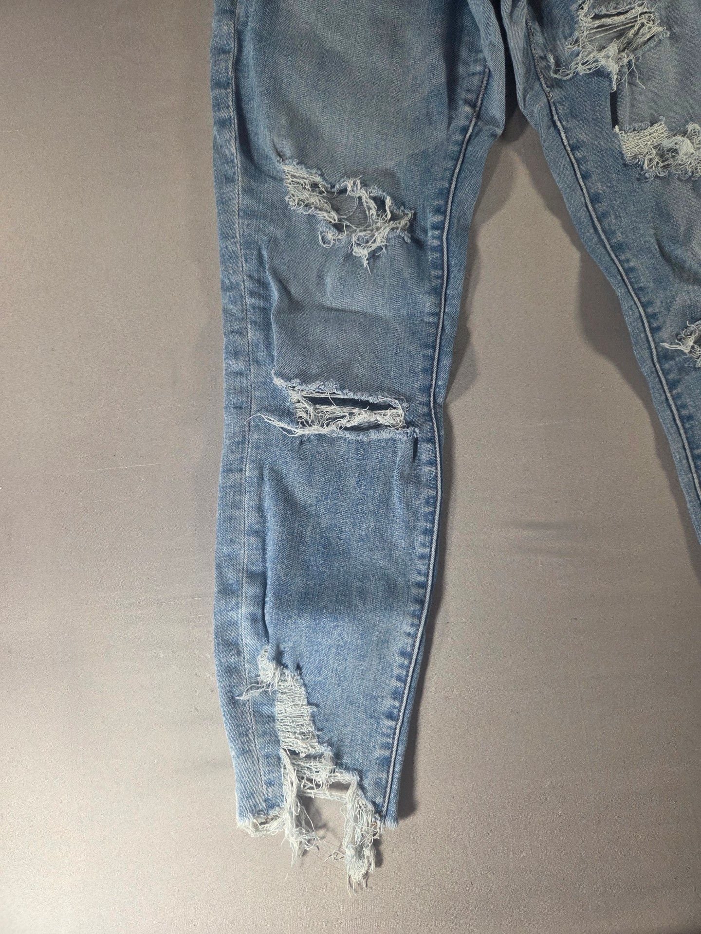 American Eagle Distressed Jeans 4