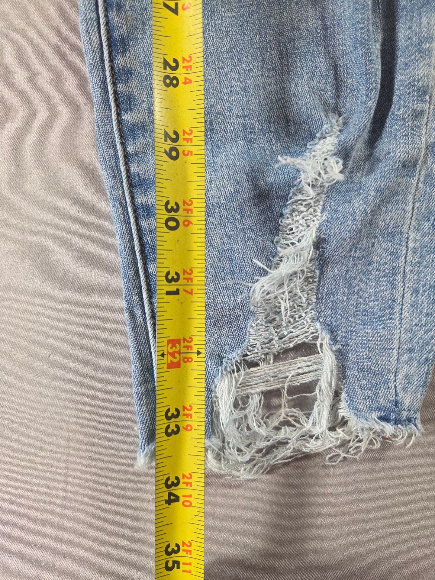 American Eagle Distressed Jeans 13