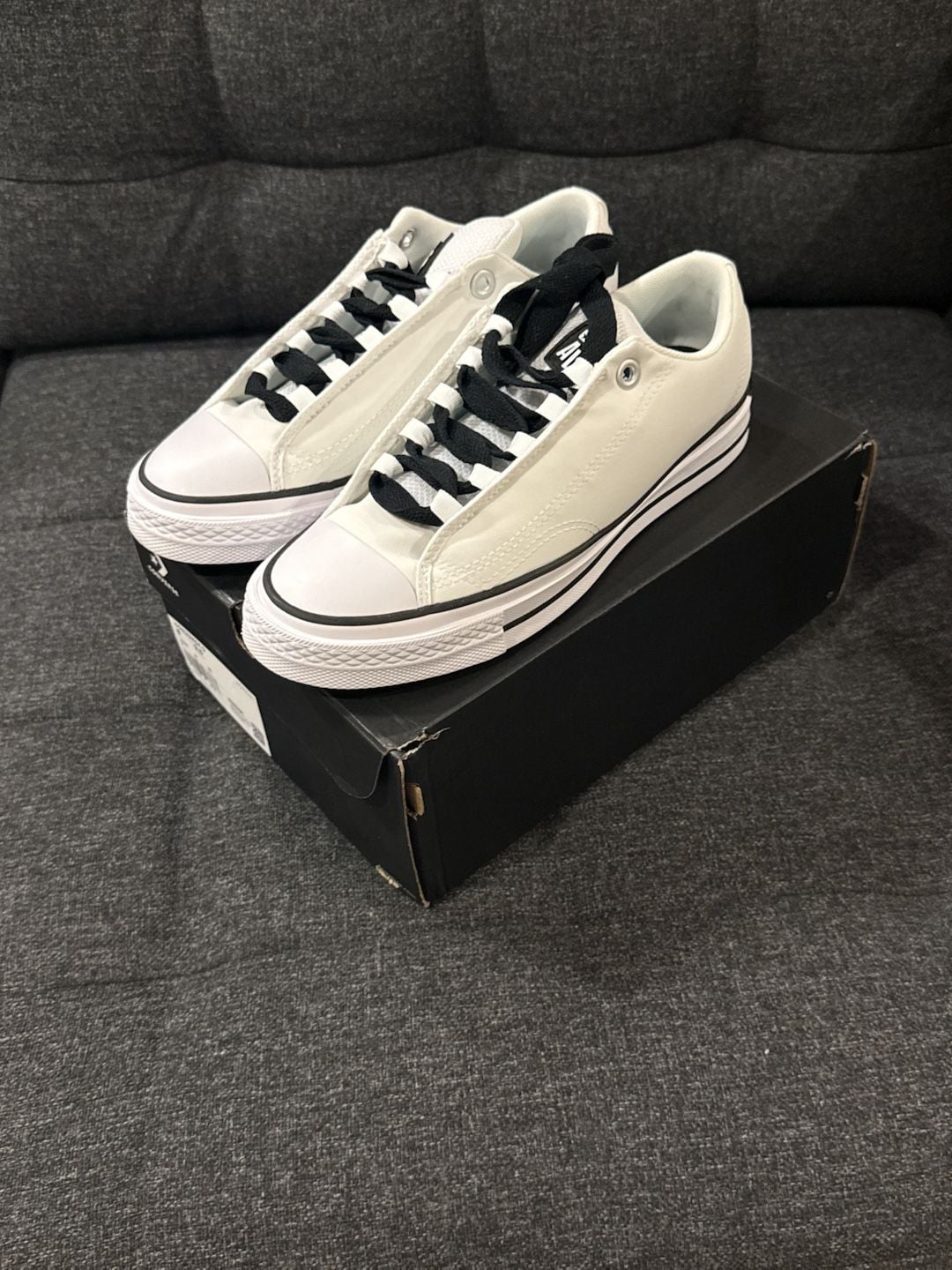 8M / 9.5W - Converse Chuck Taylor All Star Low Puff White Black A14722C 2