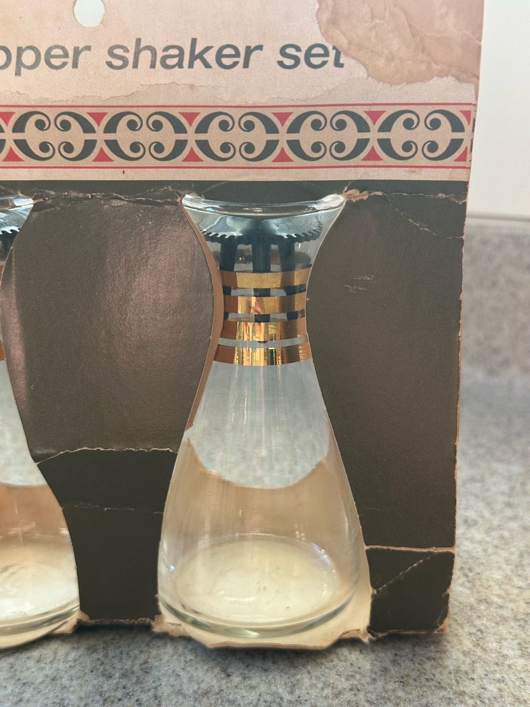 Pyrex Salt And Pepper Shaker Set Gold Bands, unused in packaging 3