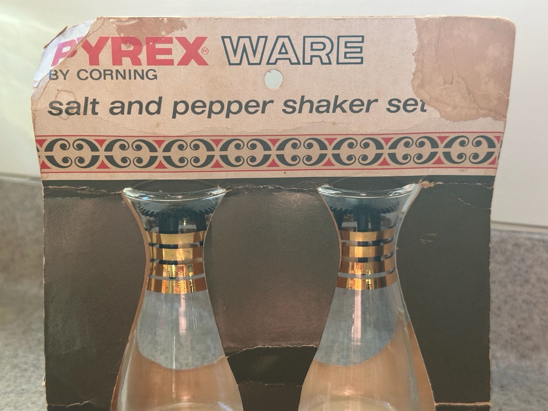 Pyrex Salt And Pepper Shaker Set Gold Bands, unused in packaging 4