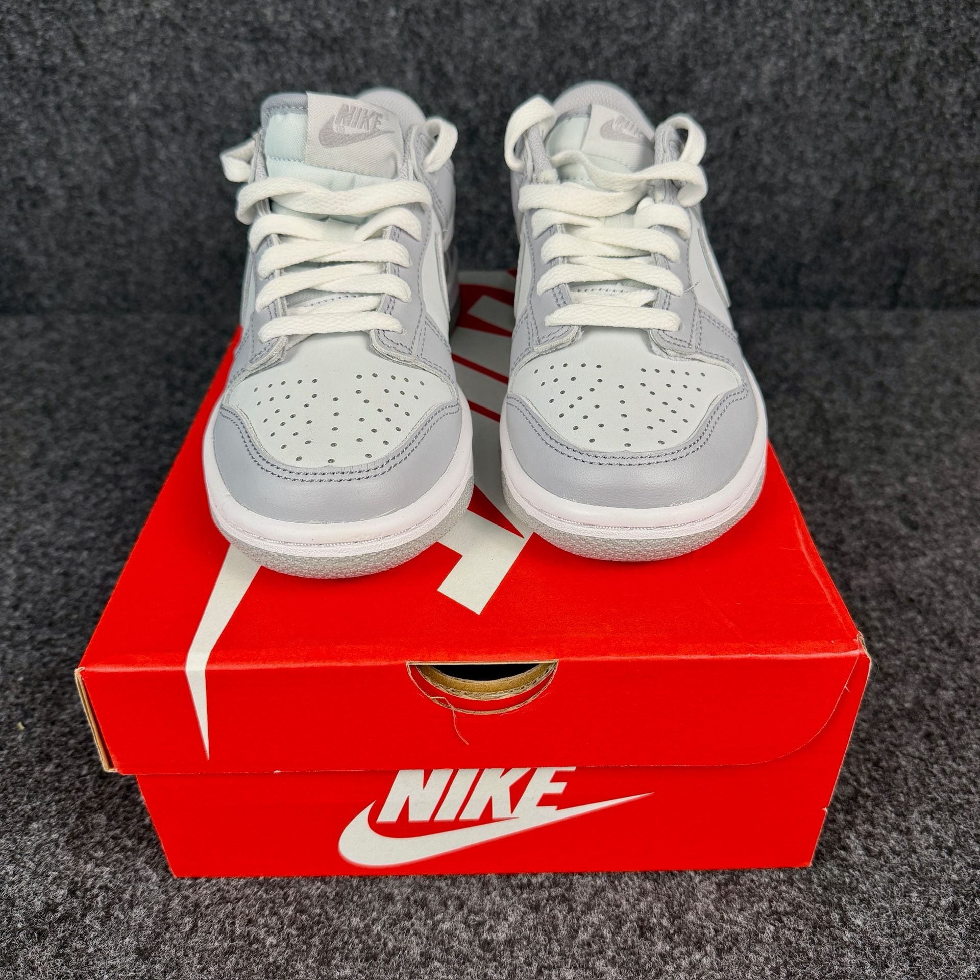 Nike Dunk Low (GS) Size 3.5Y Pure Platinum White Wolf Grey Sneakers 6