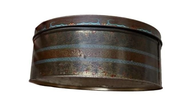Vintage Continental Baking Co. Hostess Fruit Cake Tin 3