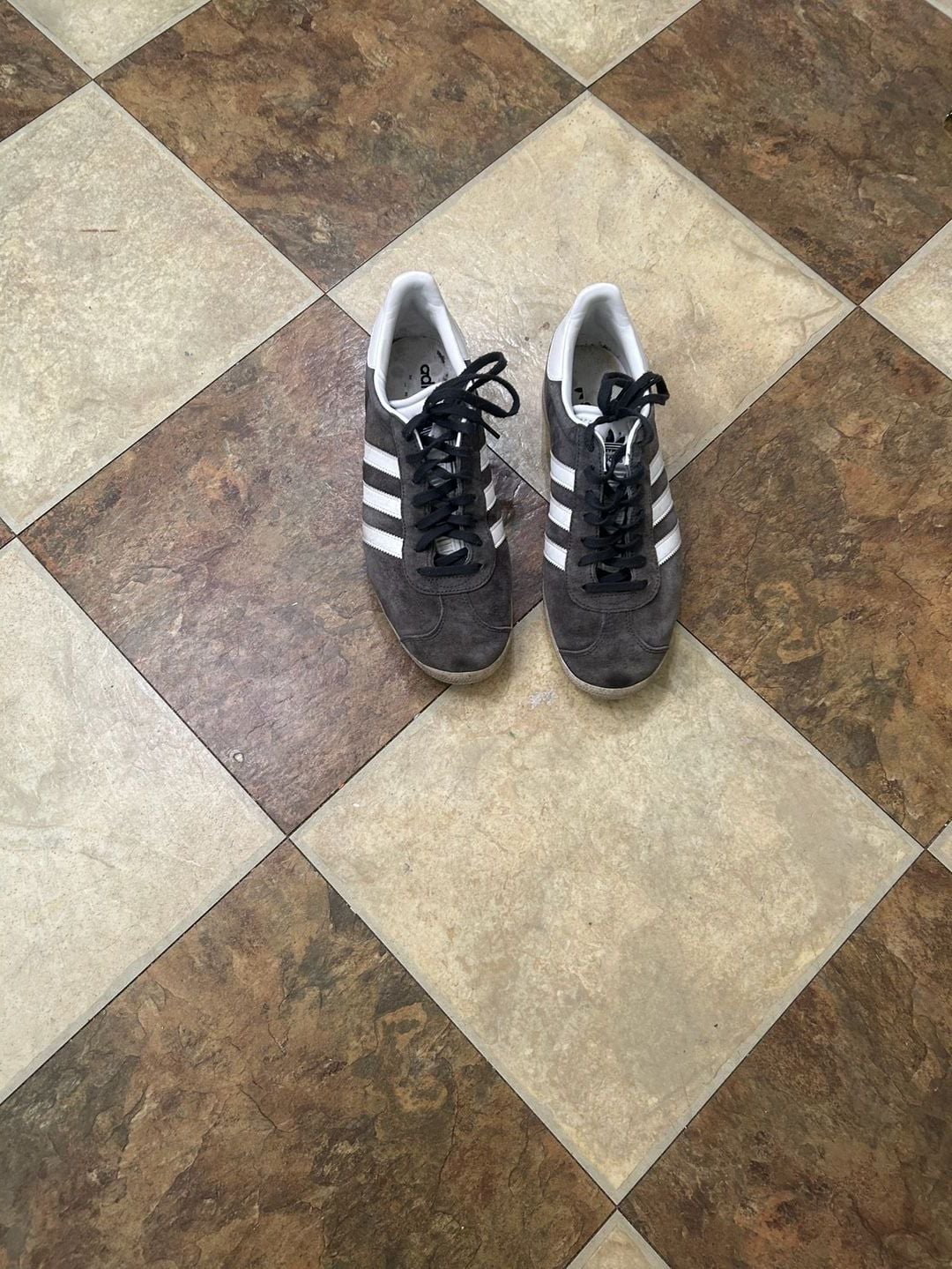 Adidas Gazelle Size 8.5 Grey Suede Retro Casual Sneakers 7