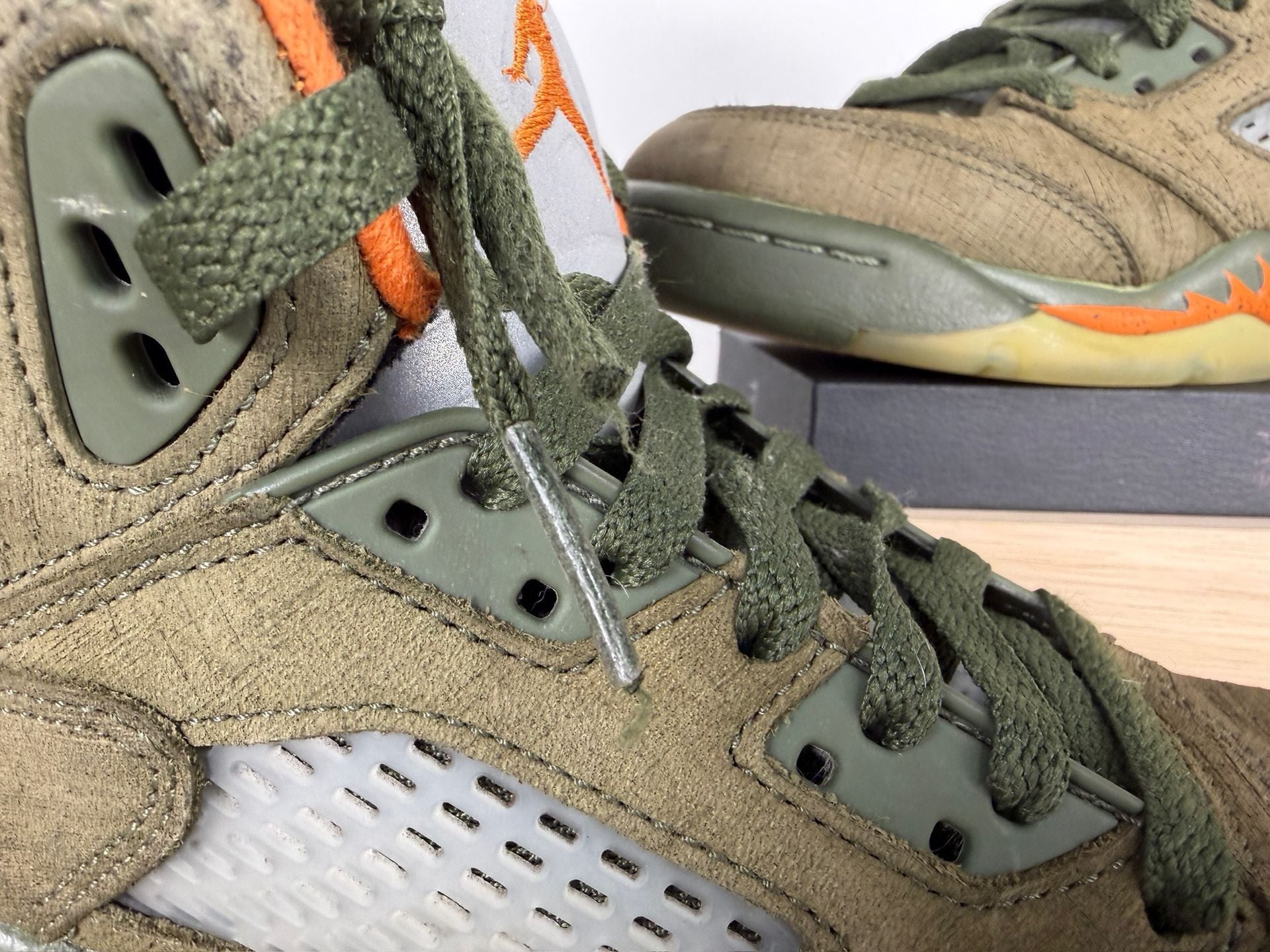 Jordan Air Jordan 5 Retro Olive 2024 Army Olive Solar Orange 3