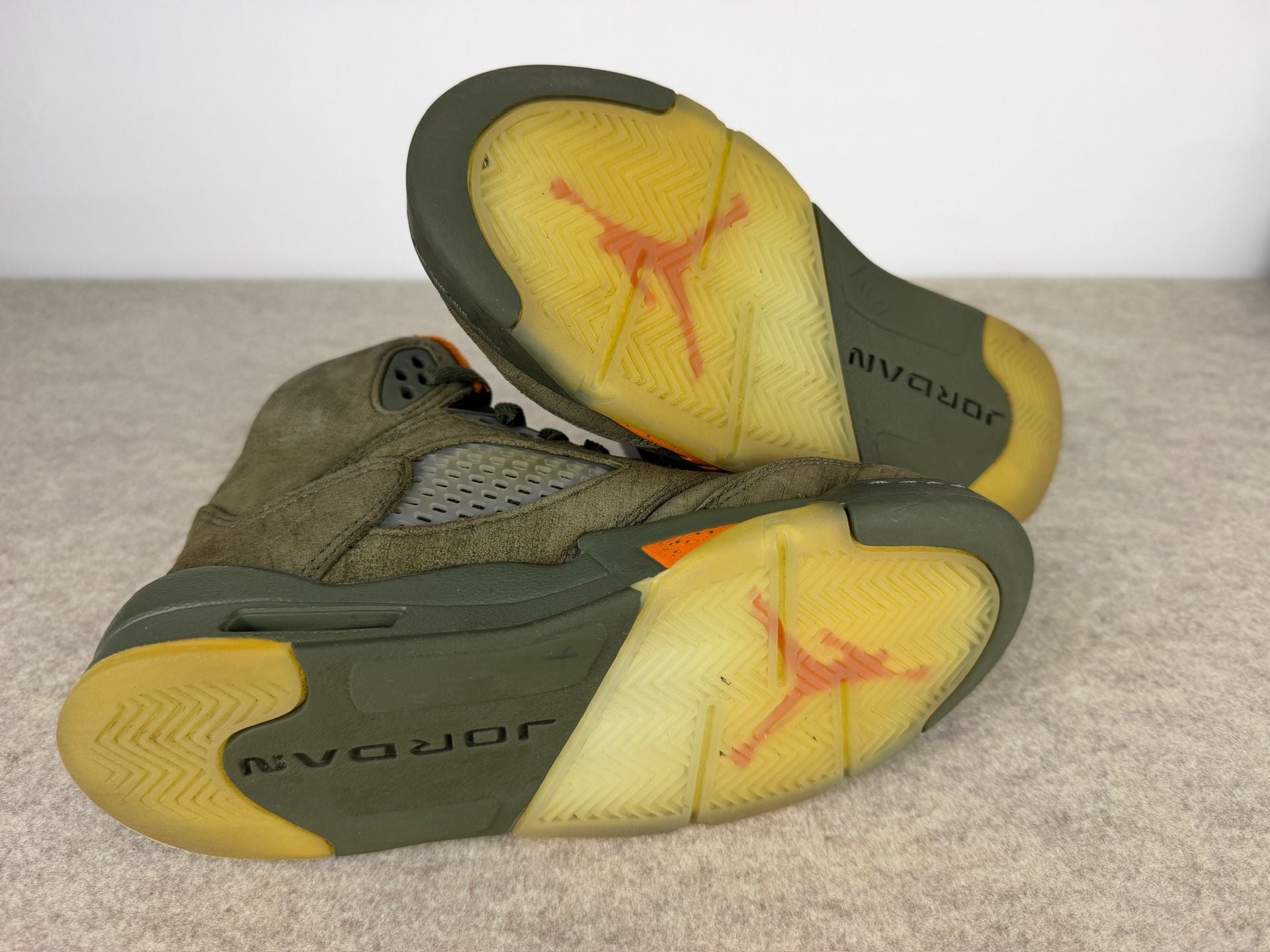 Jordan Air Jordan 5 Retro Olive 2024 Army Olive Solar Orange 9