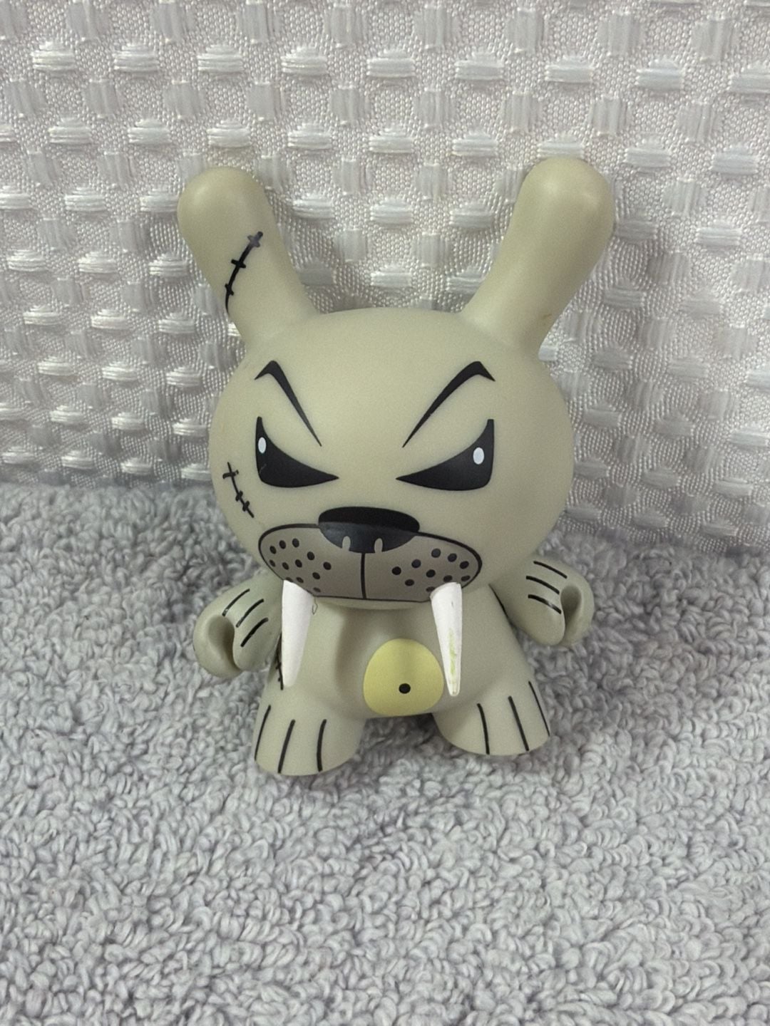 Kidrobot Dunny Endangered Frank Kozik Clambake Fighting Walrus 1