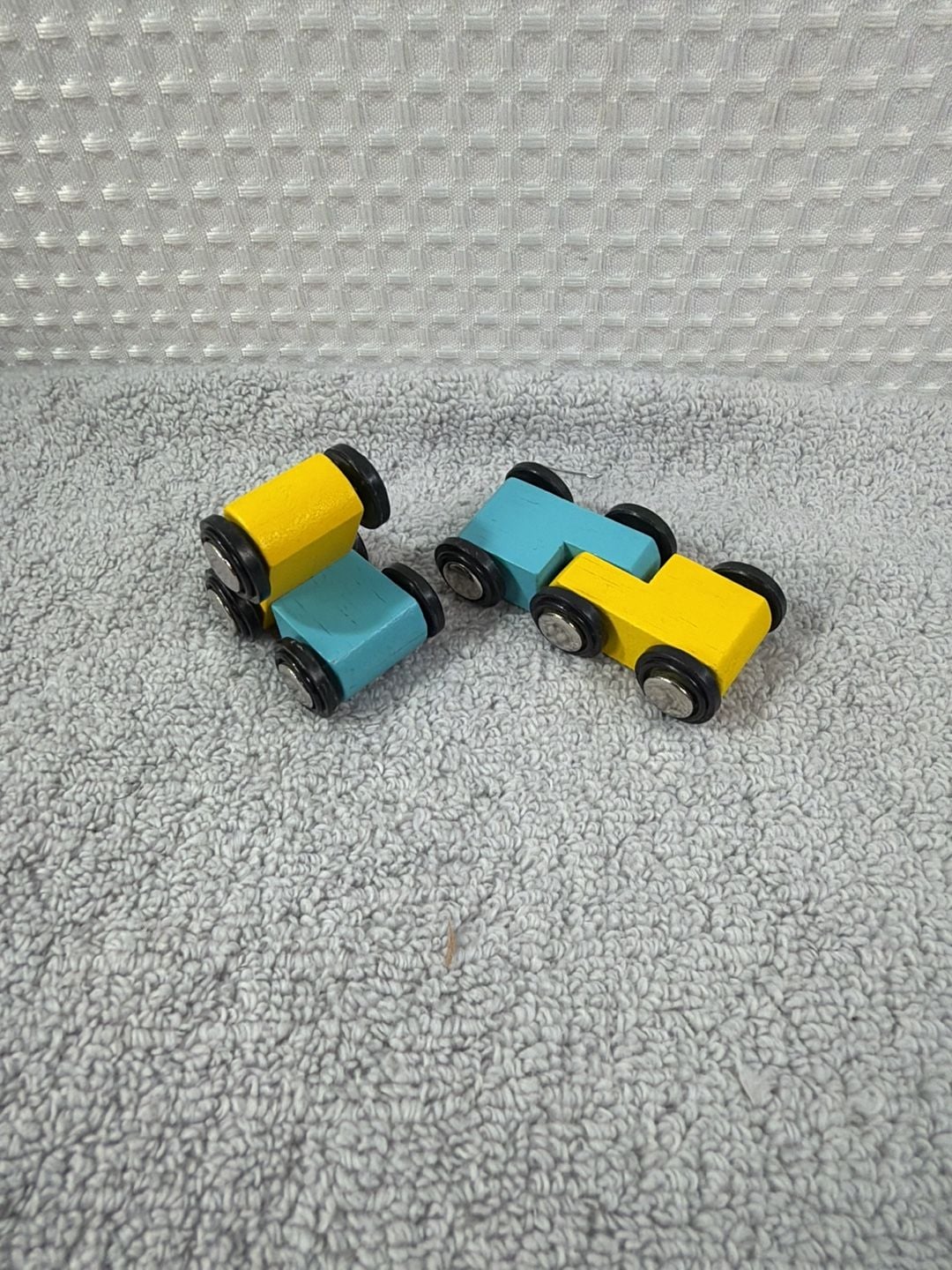Brio Wooden Magnetic Toy Cars Blue And Yellow 1