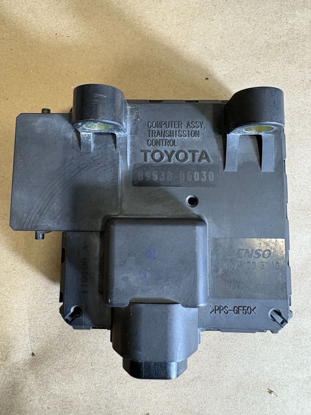 2010-2011 Toyota Camry Transmission Control Module TCM OEM 89530-06030 1