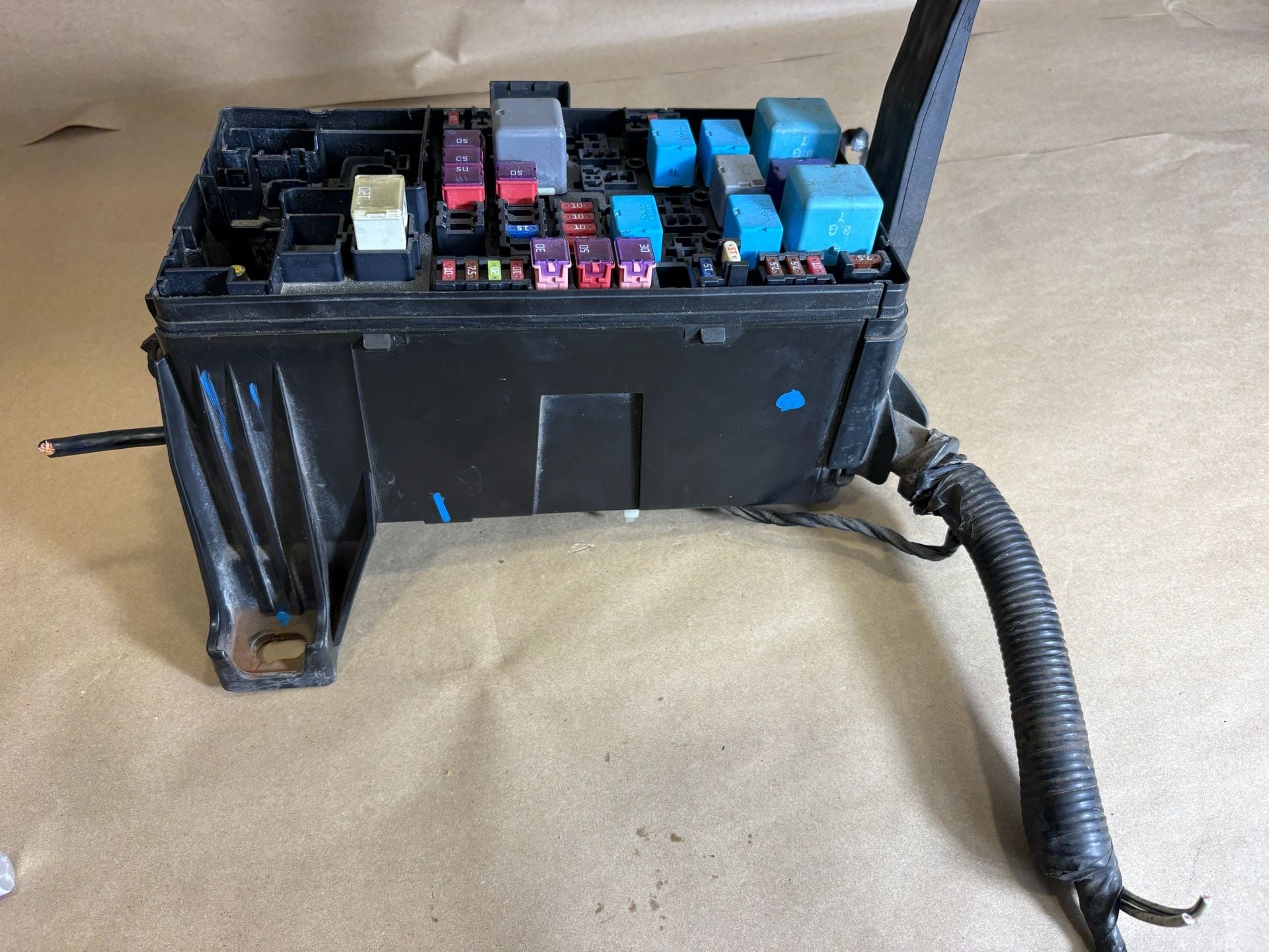 2005-2008 Toyota Tacoma 2.7L Engine Bay Fuse Relay Box with Harness OEM 5