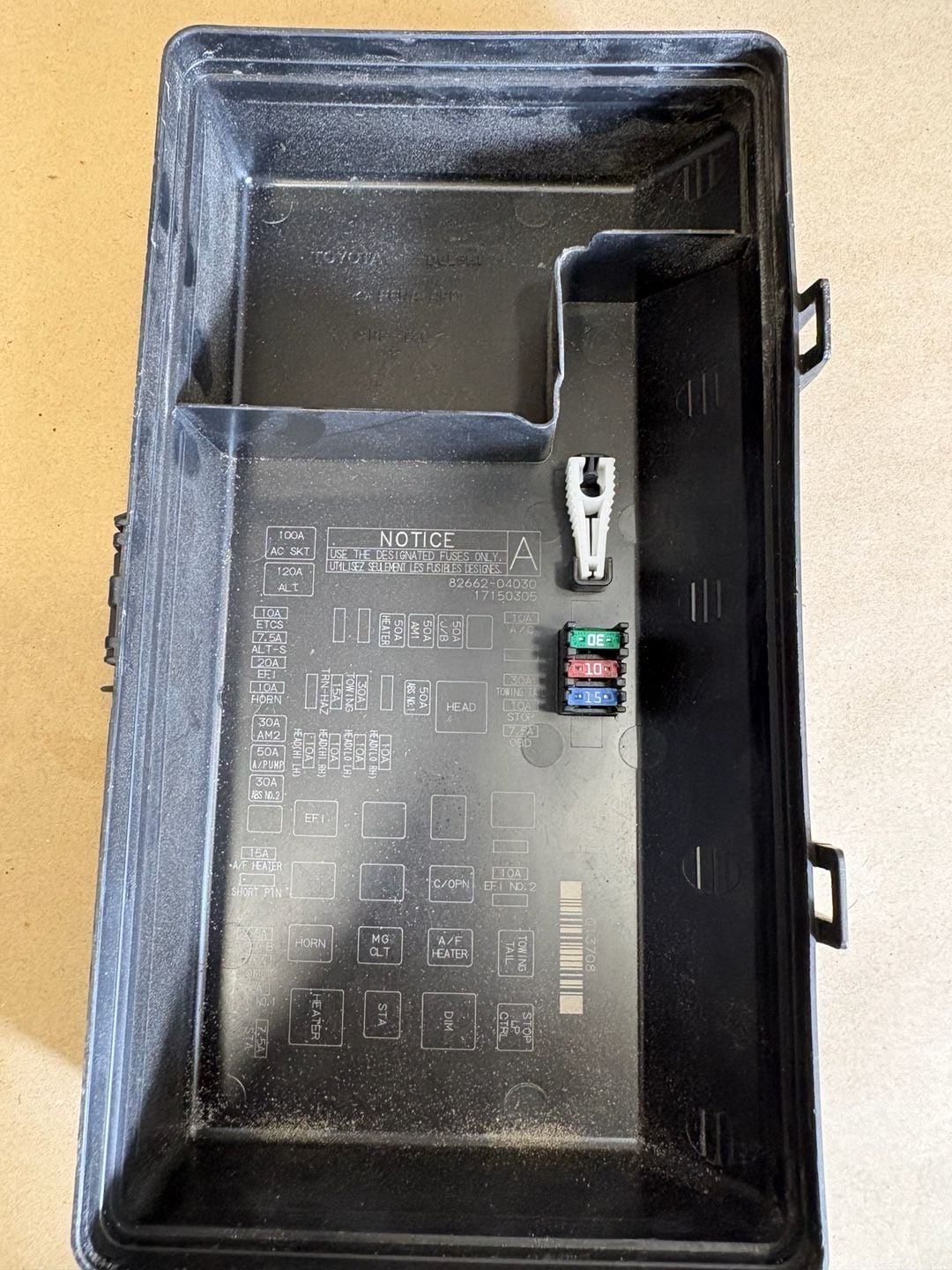 Toyota Fuse Relay Box Cover Panel 82662-04030 2