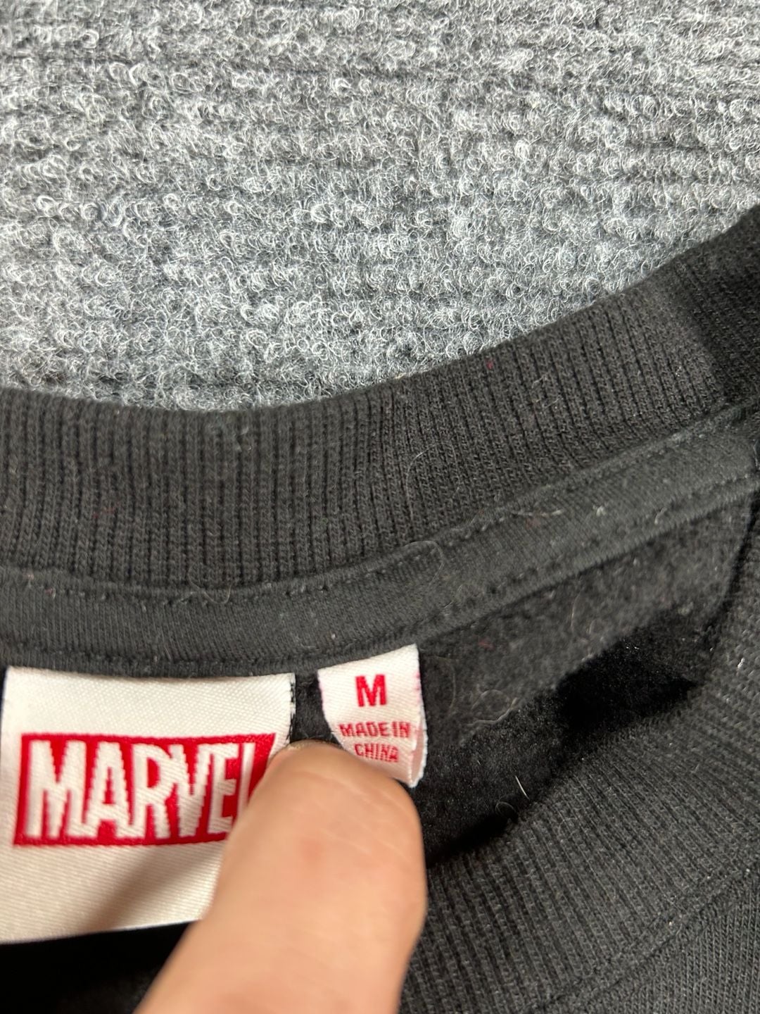Marvel Spider-Man Sweatshirt Size M Black Graphic Crewneck 6