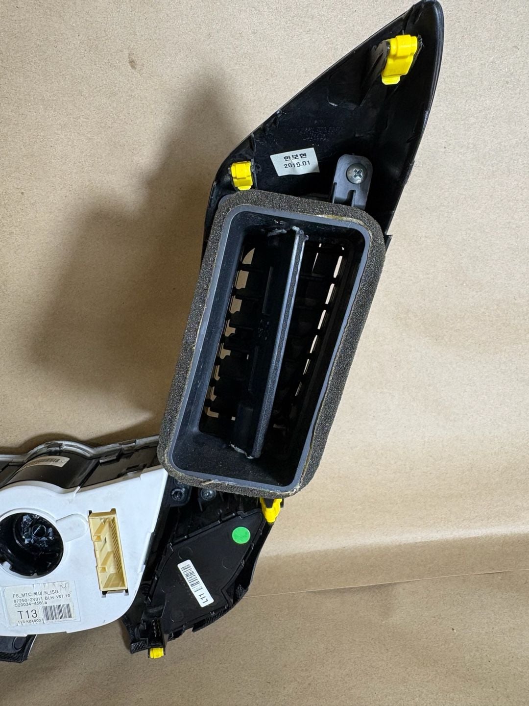 2011-2017 Hyundai Veloster Center Dash HVAC Climate Control Vents 97250-2V011 8