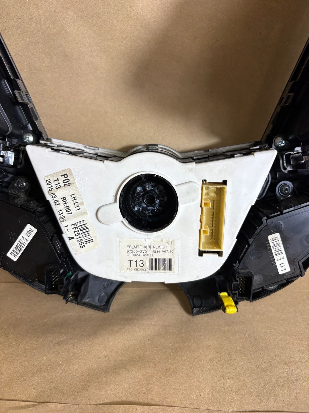 2011-2017 Hyundai Veloster Center Dash HVAC Climate Control Vents 97250-2V011 9