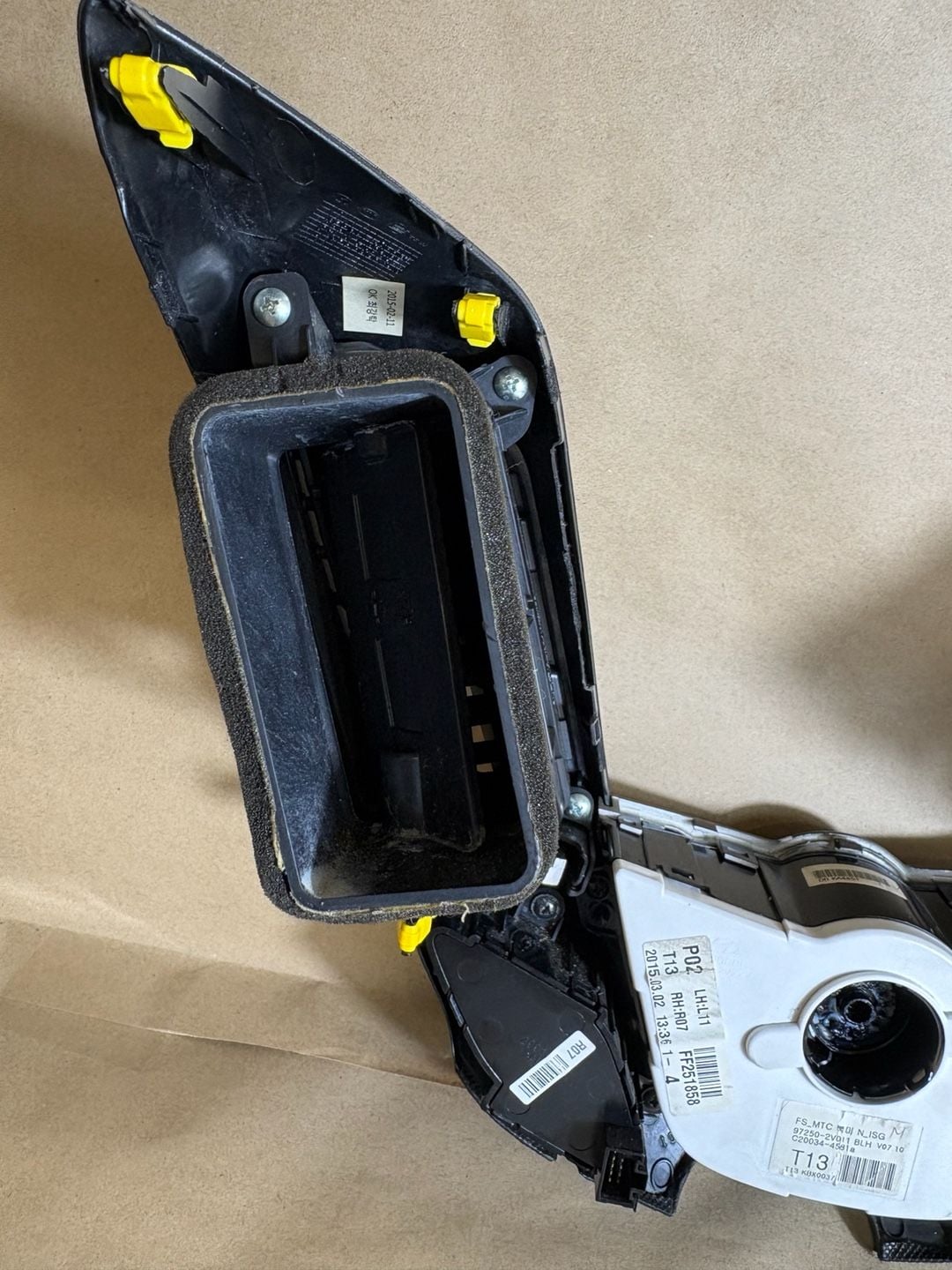 2011-2017 Hyundai Veloster Center Dash HVAC Climate Control Vents 97250-2V011 10
