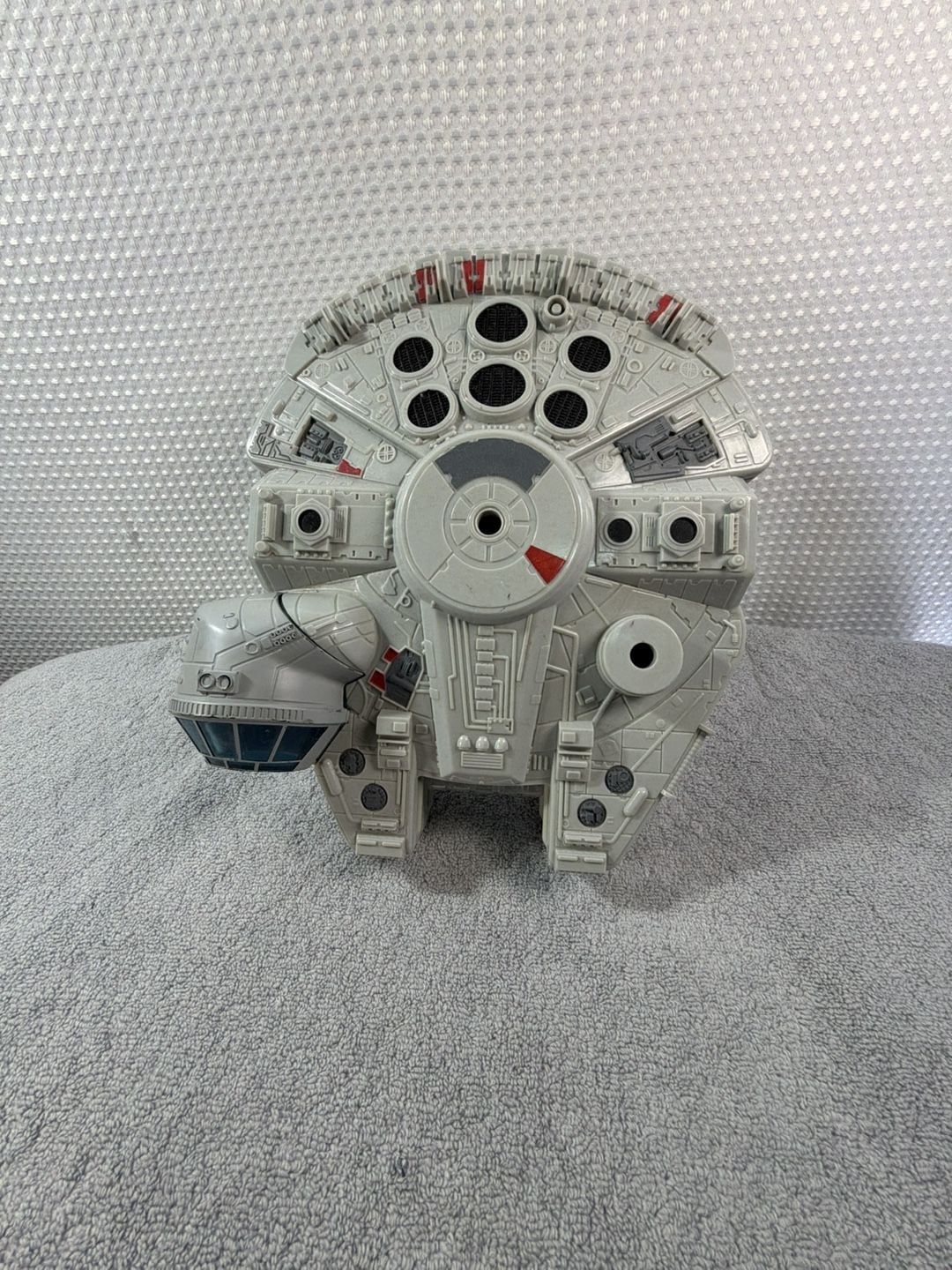 Hasbro Star Wars Galactic Heroes Millennium Falcon Playset 1