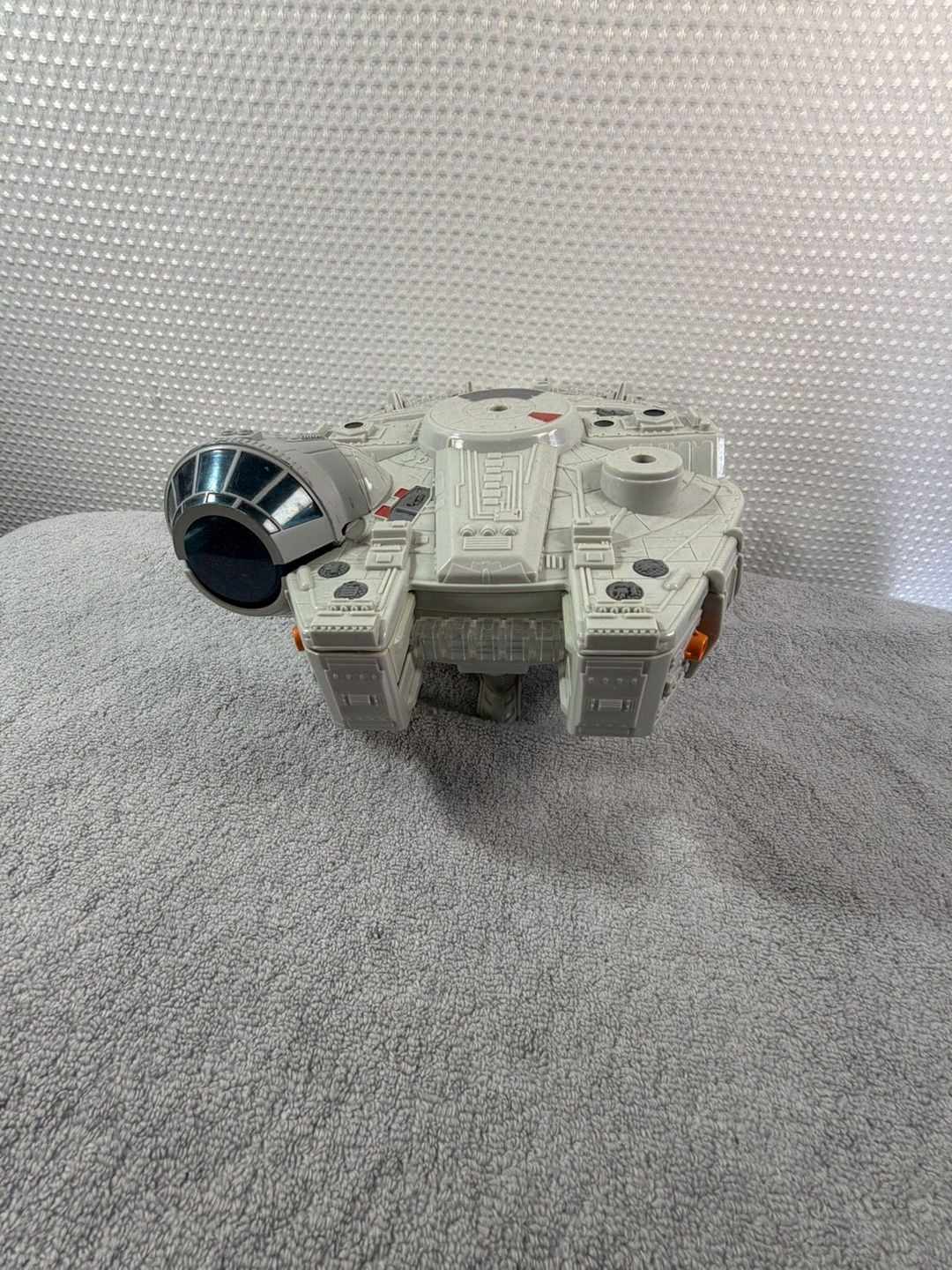 Hasbro Star Wars Galactic Heroes Millennium Falcon Playset 2
