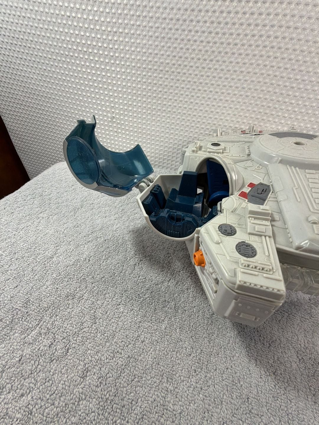 Hasbro Star Wars Galactic Heroes Millennium Falcon Playset 3