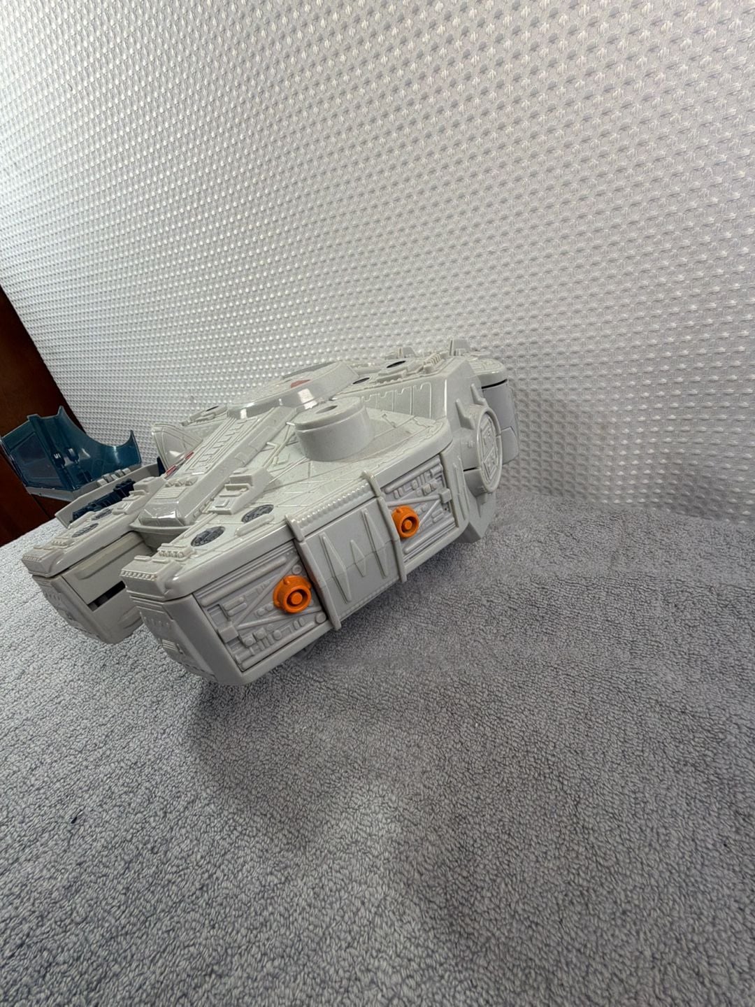 Hasbro Star Wars Galactic Heroes Millennium Falcon Playset 4