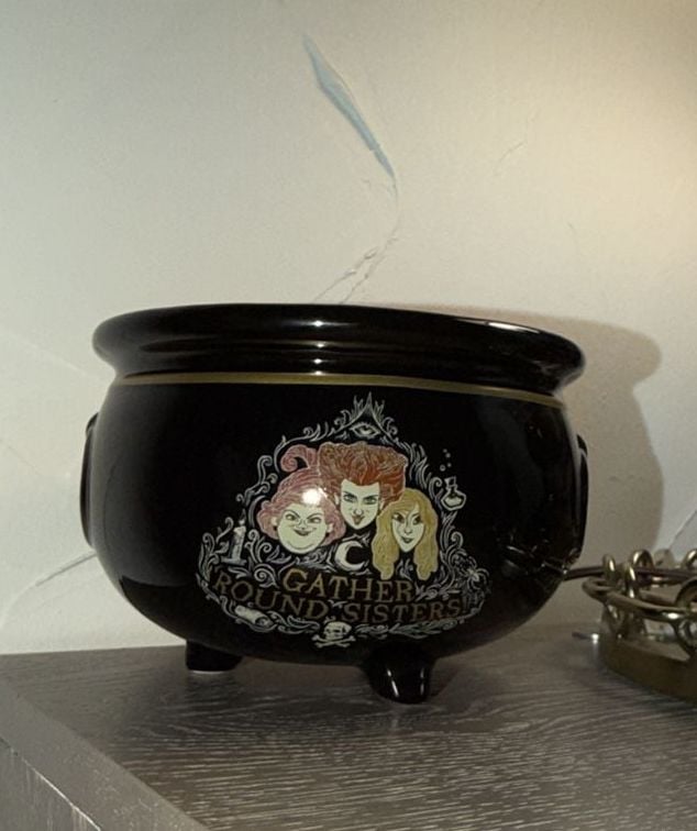 Zrike Brands Disney Hocus Pocus Gather Round Sisters Cauldron Candy Bowl 1