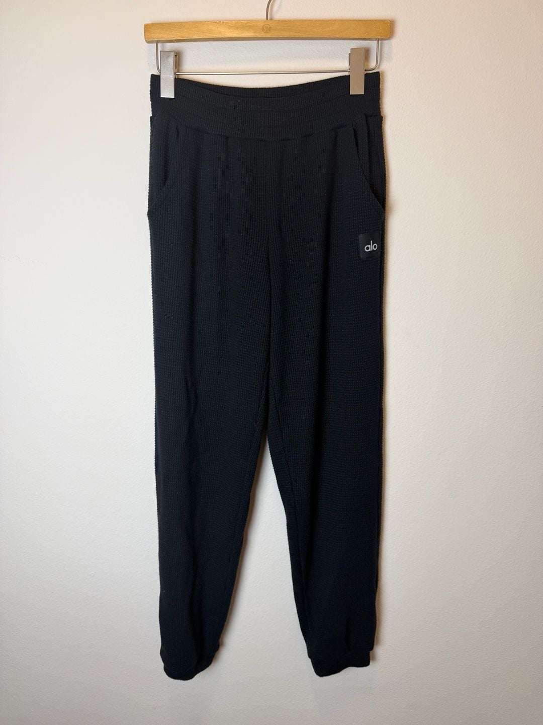 Alo Yoga Waffle Weekend Escape Jogger Size S Black 2