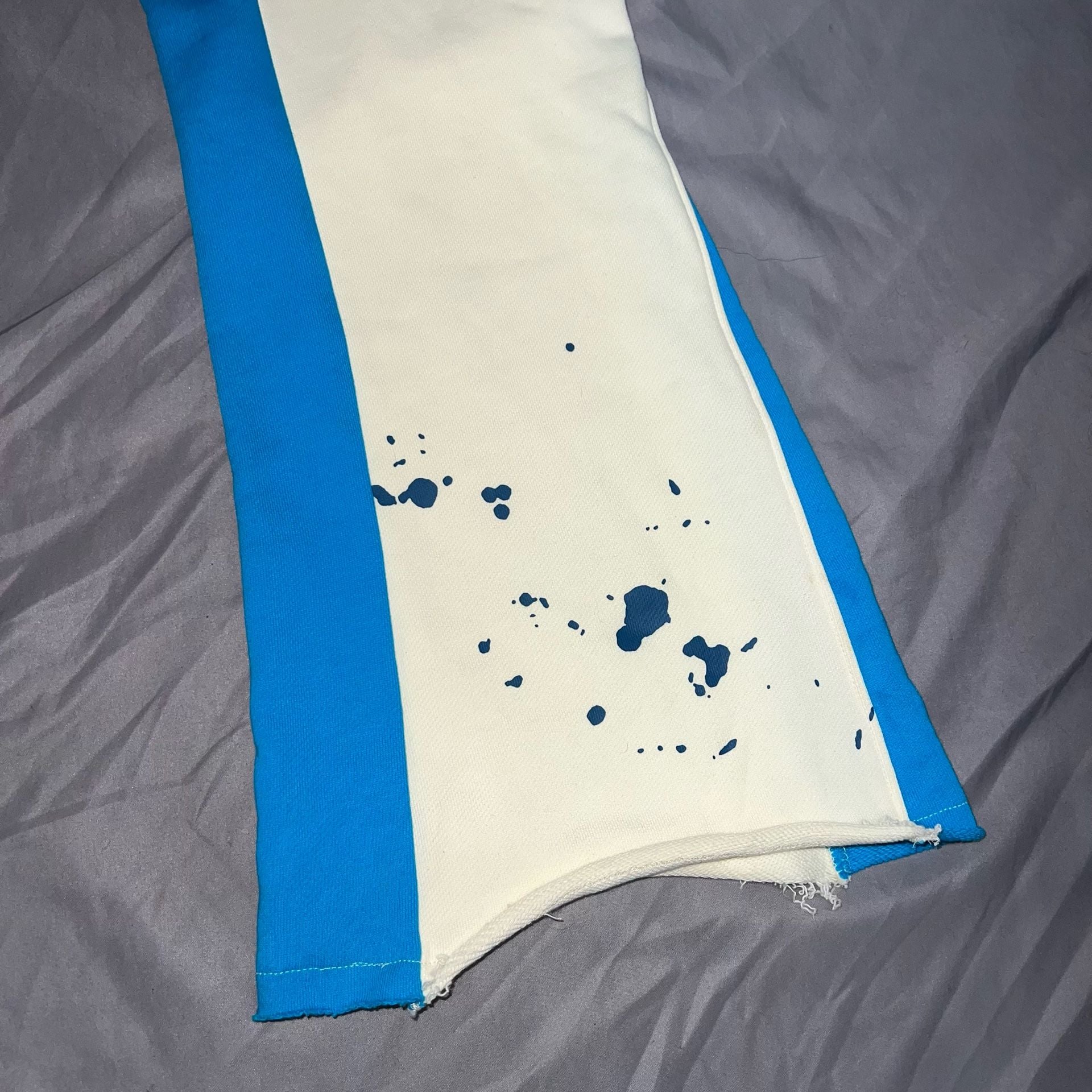 One Of Them Ones Tour Chris Brown Sweatpants Sz L Cream Blue Paint Splatter 6